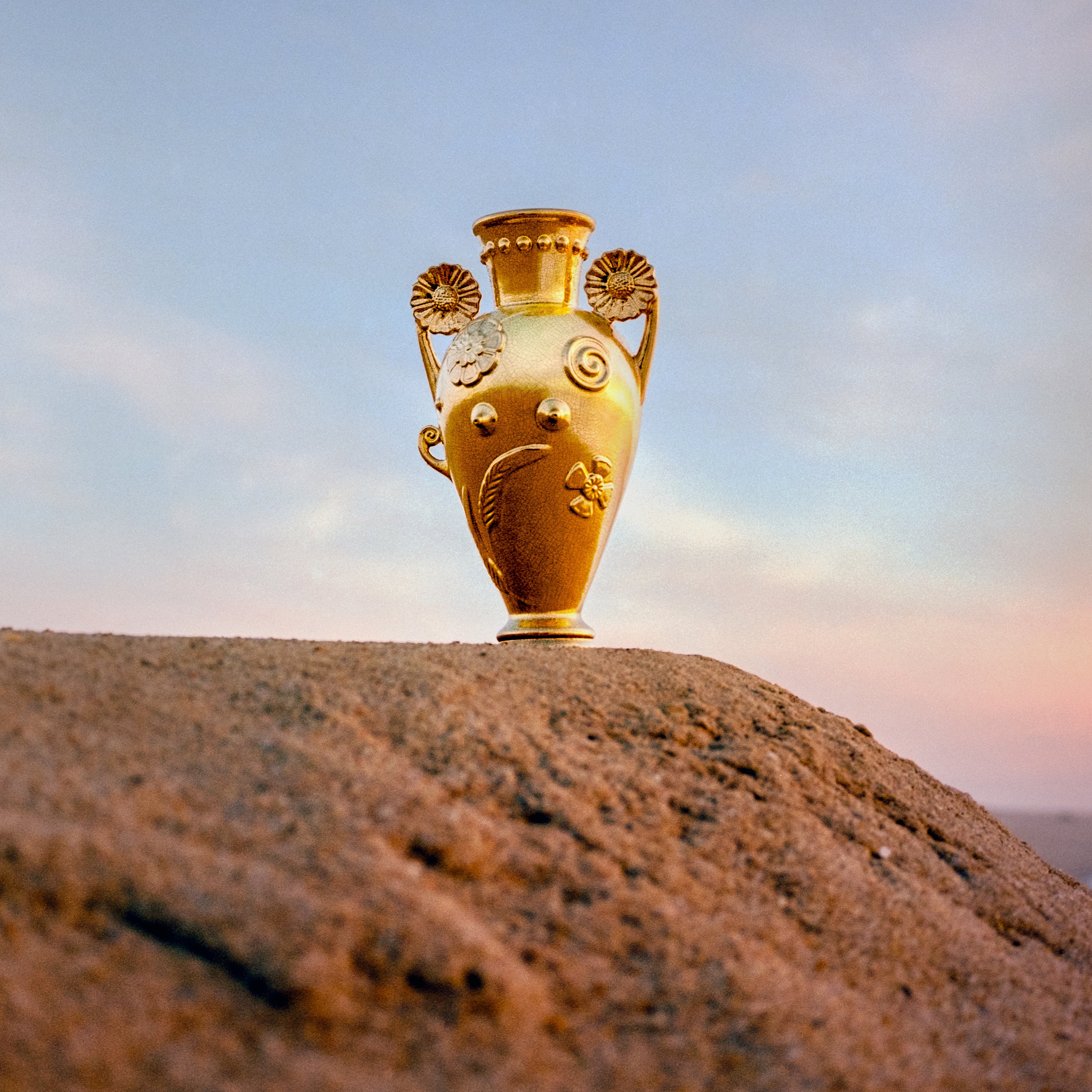 Exclusive Pantheon Persephone Gold Amphora Vase - Perfect for Greek Mythology Decor, Wedding Centerpieces & Luxury Home Accents