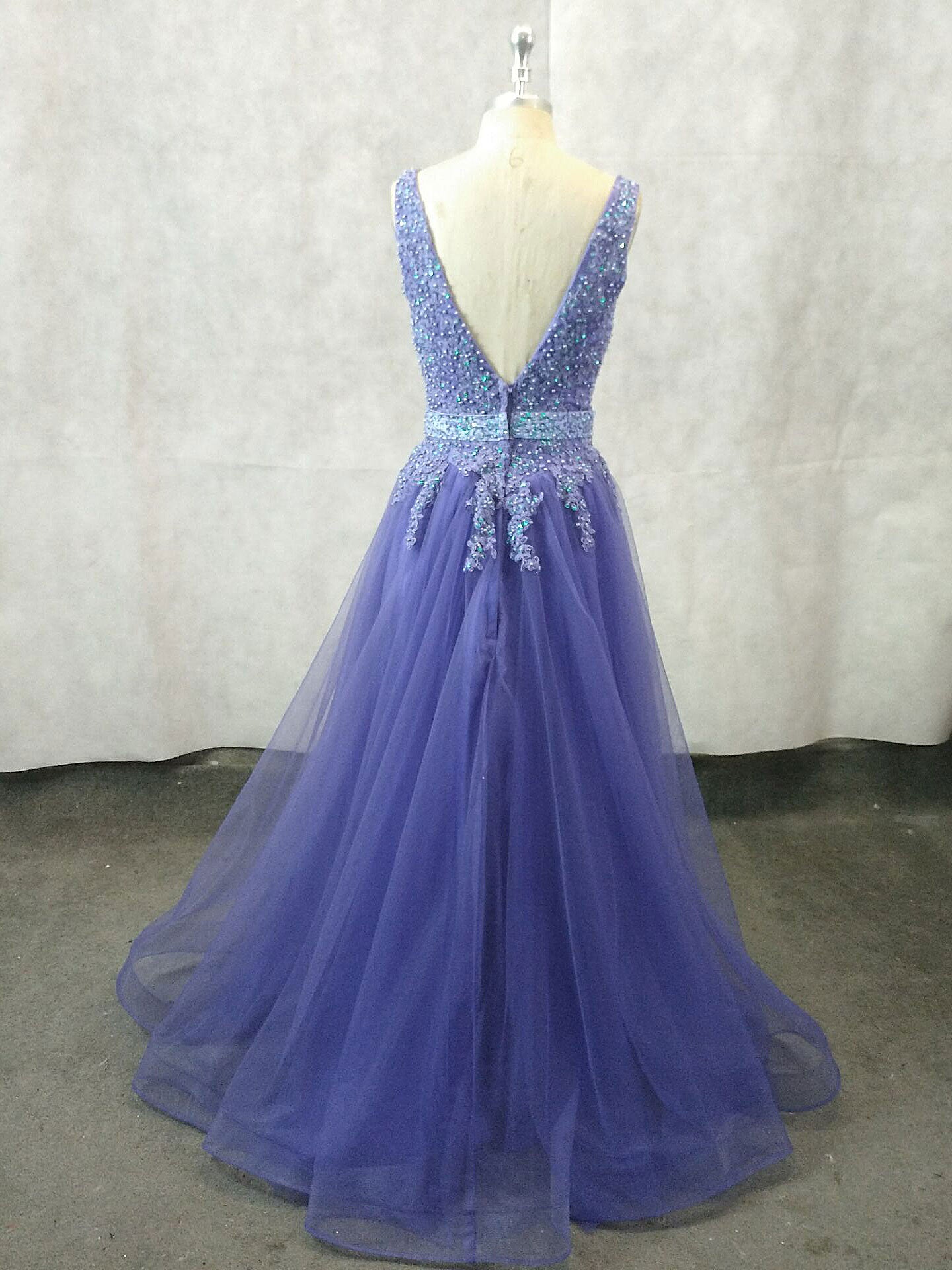 Elegant V-Neck Tulle Lace Applique Long Prom Dress for Women - Formal Evening Gown for Homecoming, Wedding, Ball Gala & Special Occasions