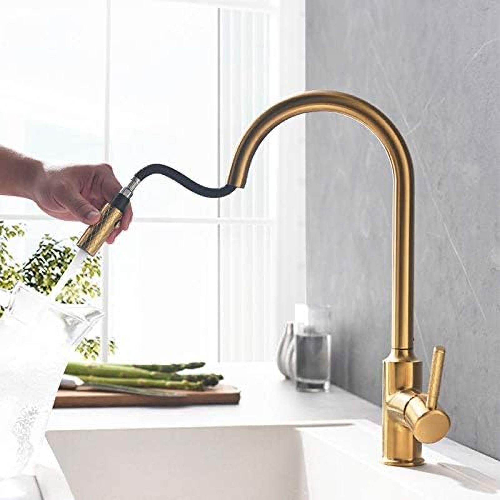 CRJUS Brushed Gold Pull Out Kitchen Faucet - Single Handle Black Mixer Tap with 360° Swivel Sprayer for Modern Sink | Perfect for Cooking, Washing Dishes & Filling Pots