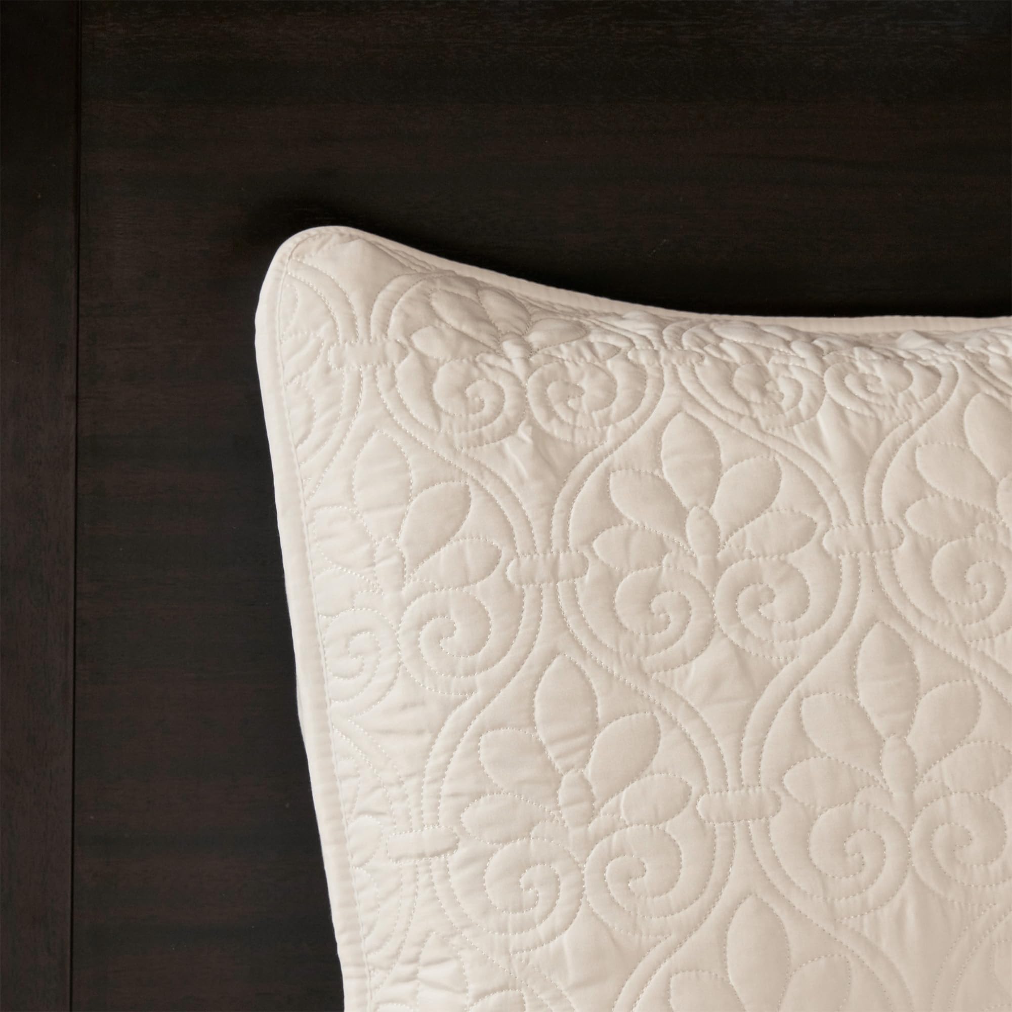 Madison Park Quebec Queen Size Quilt Bedding Set - Ivory Damask 3-Piece Microfiber Quilted Coverlet | Ultra Soft & Breathable for All Seasons | Perfect for Master Bedroom, Guest Room & Cozy Home Decor
