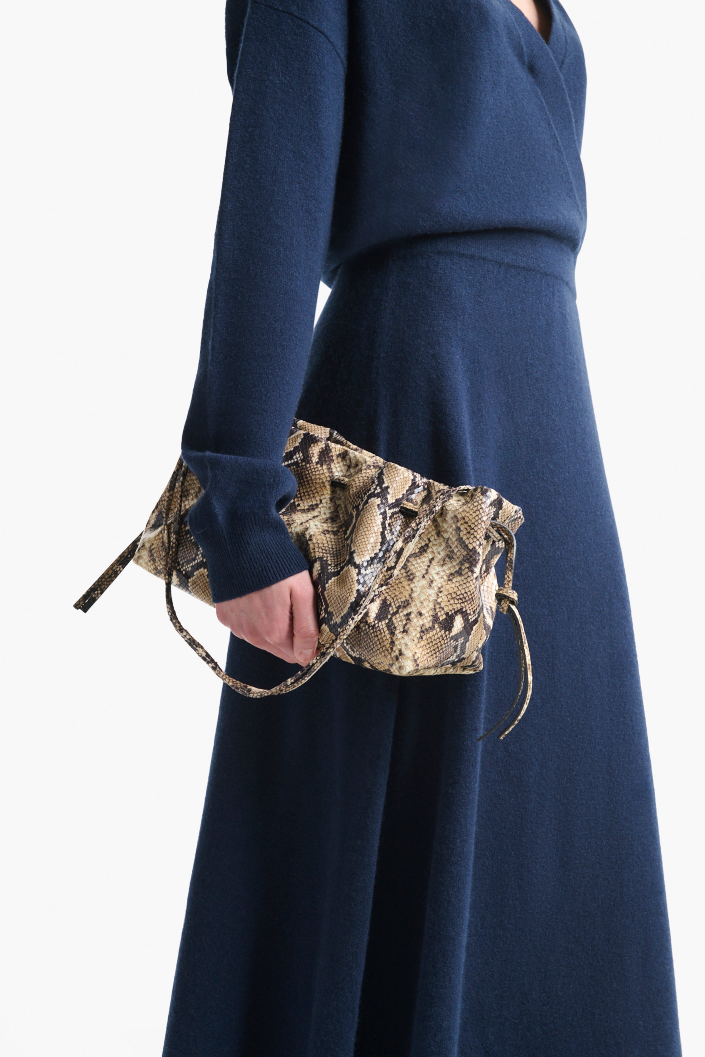 Elegant Drawstring Clutch Bag for Women - Fashionable Evening Party Clutch with Adjustable String Closure - Perfect for Weddings, Date Nights & Special Occasions