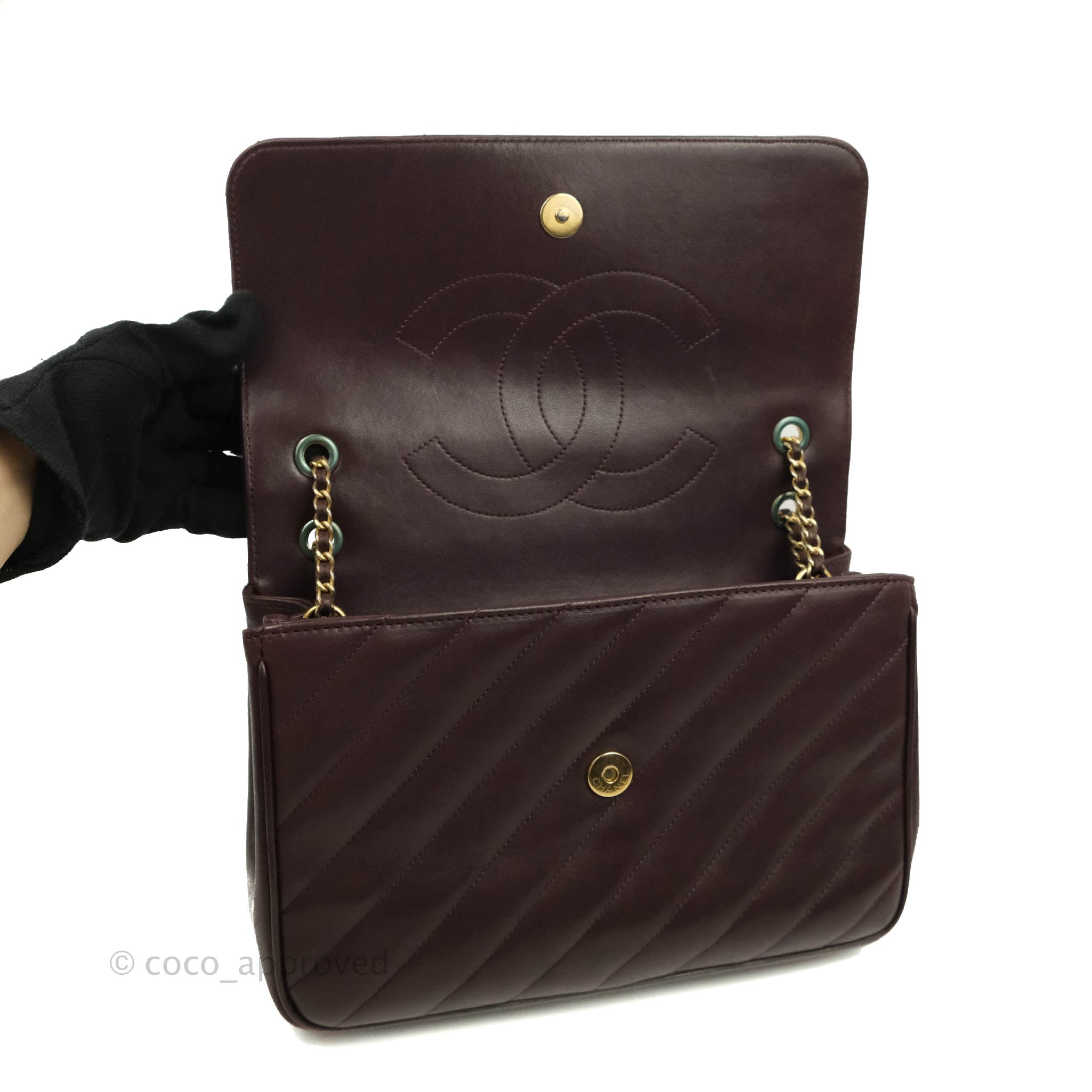 Chanel CC Signature Flap Bag in Diagonal Burgundy Calfskin with Aged Gold Hardware - Luxury Crossbody Purse for Women, Perfect for Date Night & Special Occasions