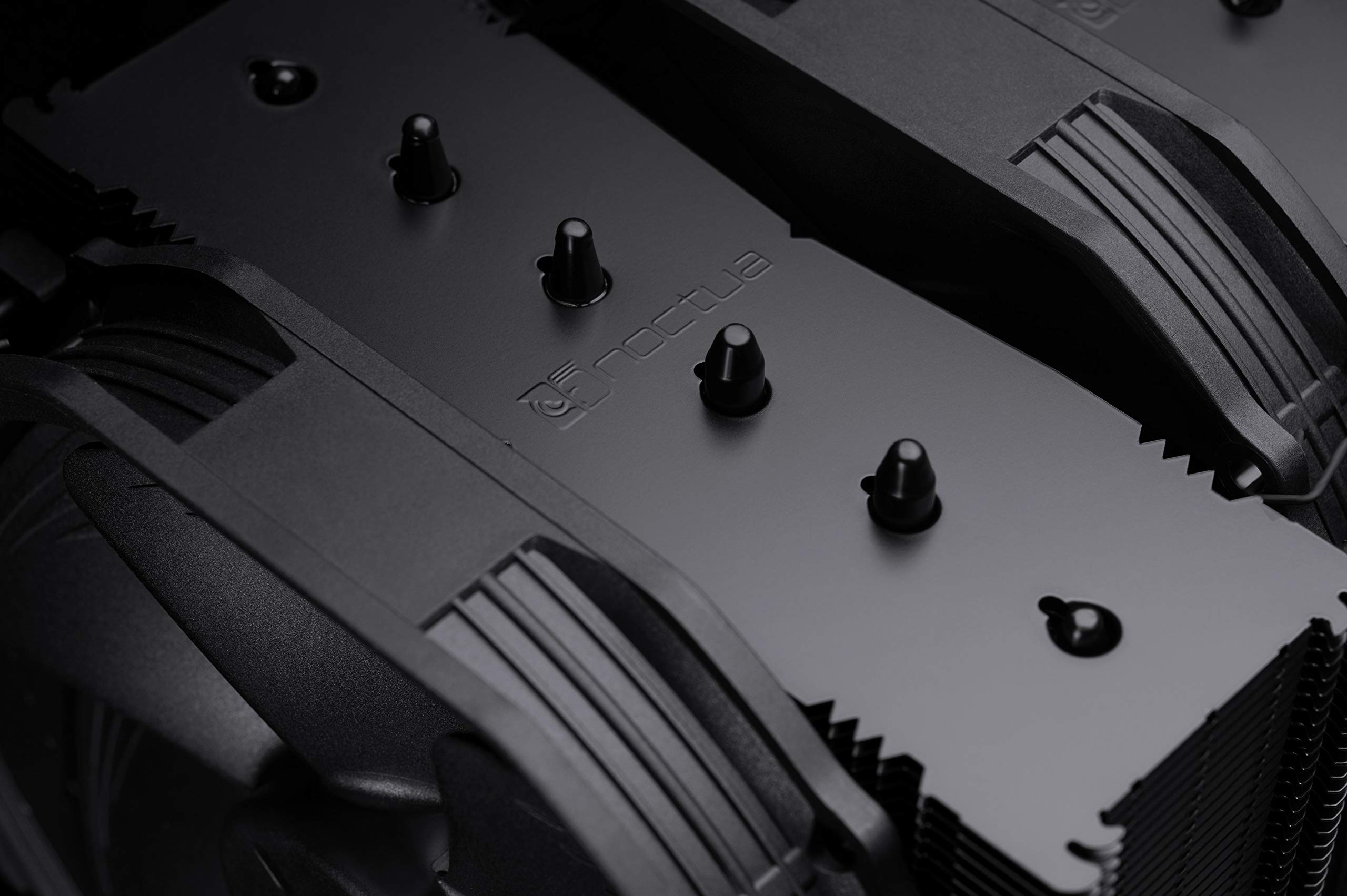 Noctua NH-D15 chromax.Black Premium Dual Tower CPU Cooler with 140mm Fans - High Performance Air Cooling for Gaming PC, Workstation & Overclocking - Quiet Operation & Black Aesthetic Design
