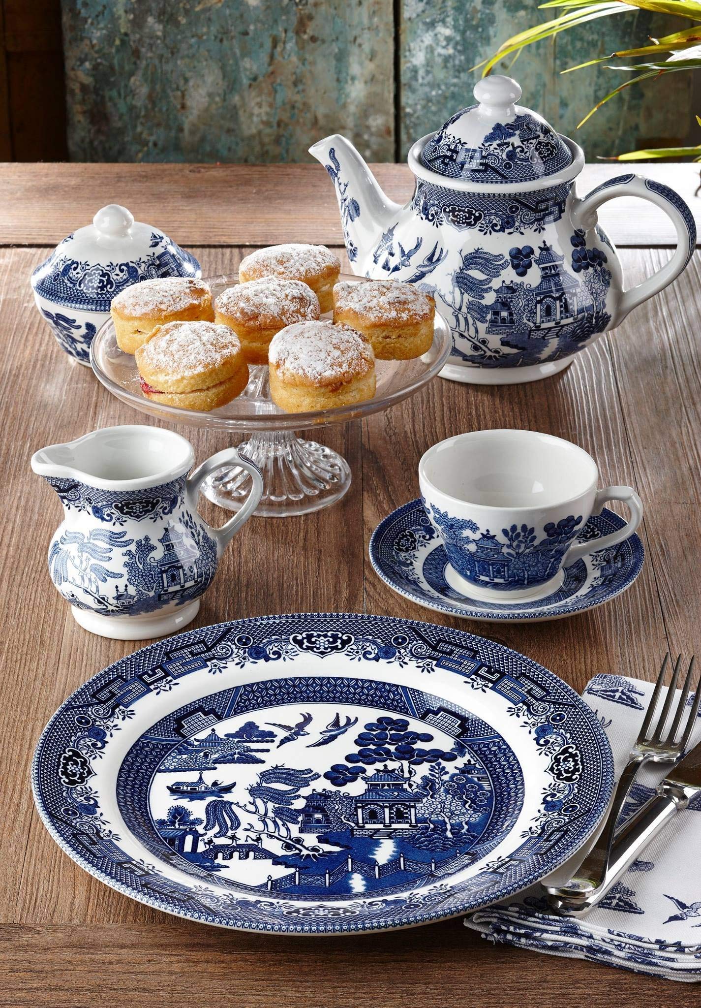 Churchill Blue Willow 20-Piece Dinnerware Set - Plates, Bowls & Cups | Made in England | Elegant Table Setting for Family Dinners & Special Occasions