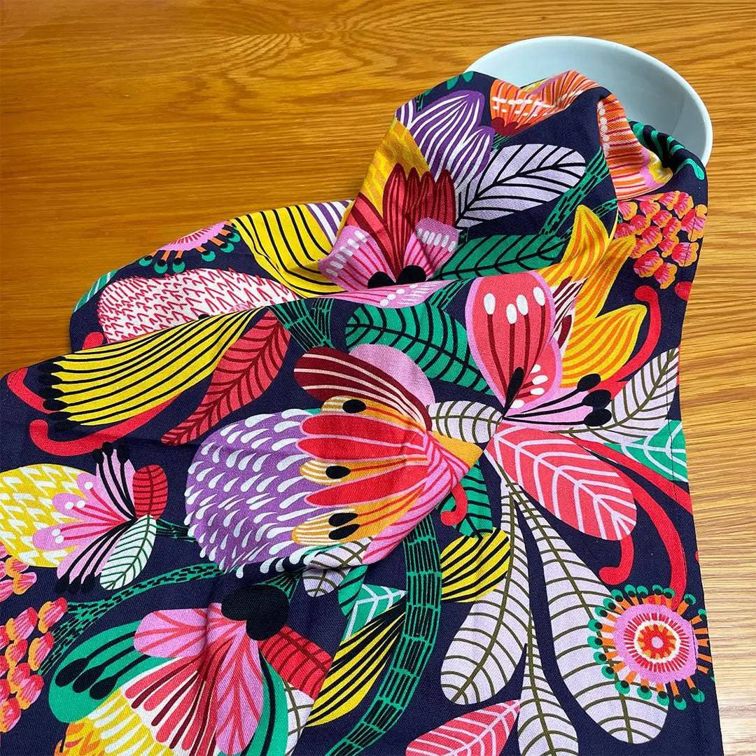 Premium Wild Proteas Printed Kitchen Tea Towel - Soft Absorbent Dish Towel for Drying Dishes, Cleaning Countertops - Perfect for Kitchen, Dining, and Gift Giving