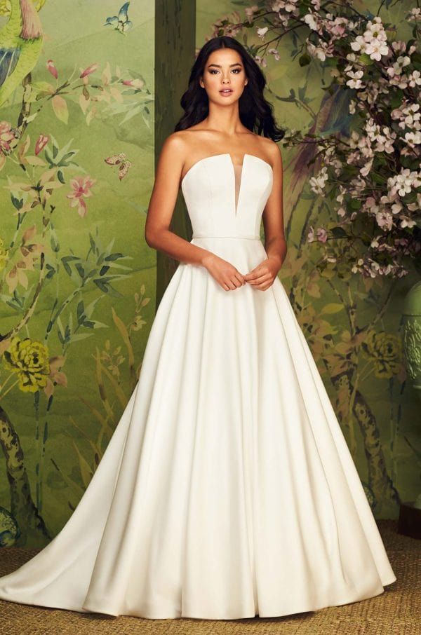 Paloma Blanca 4888 Wedding Gown - Elegant Lace Bridal Dress for Bride - Perfect for Church Ceremony & Beach Weddings