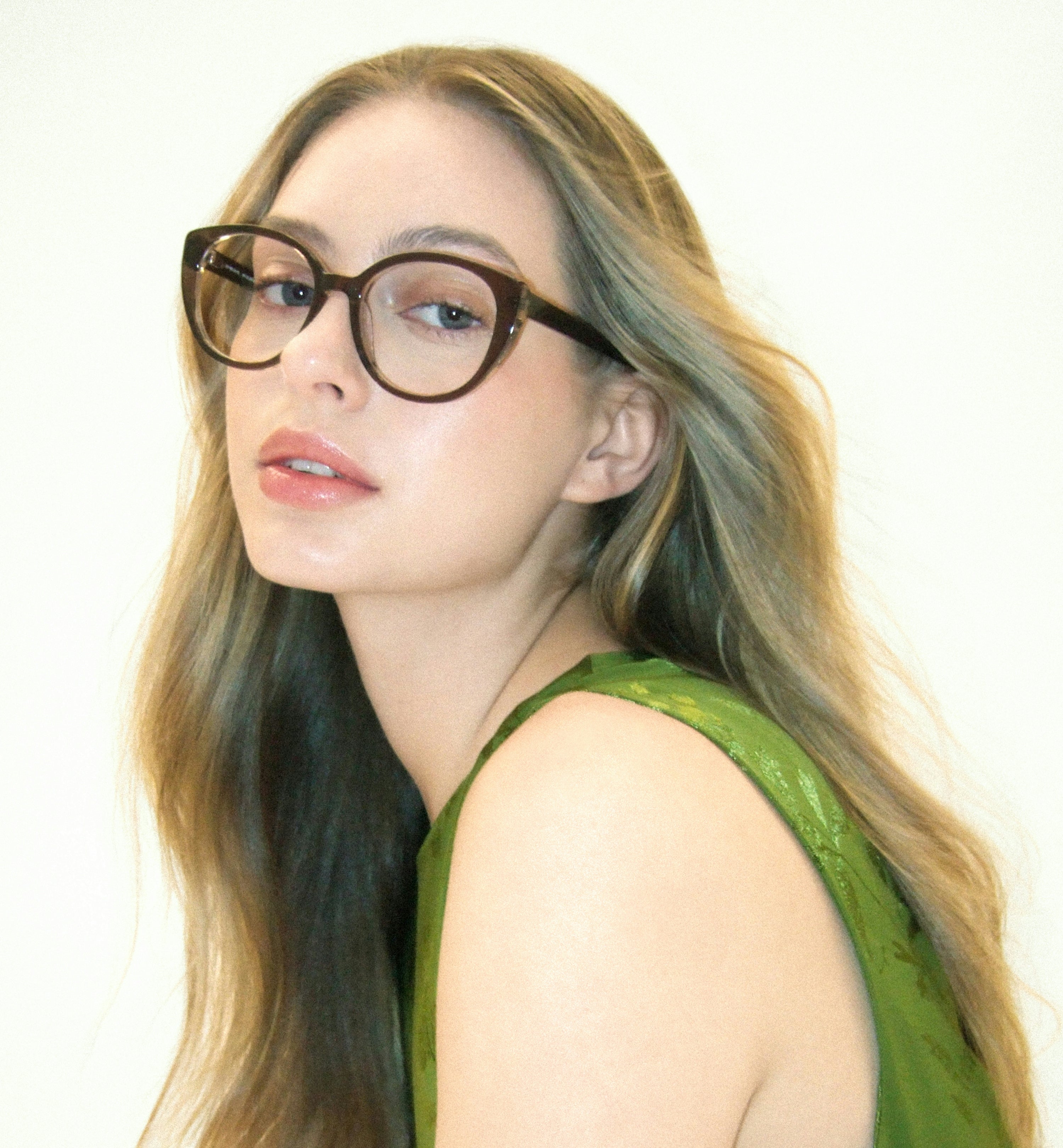 Stylish Ivy Eyeglasses for Women & Men - Trendy Retro Round Frame Glasses for Reading & Fashion - Perfect for Office, Daily Wear & Photo Shoots