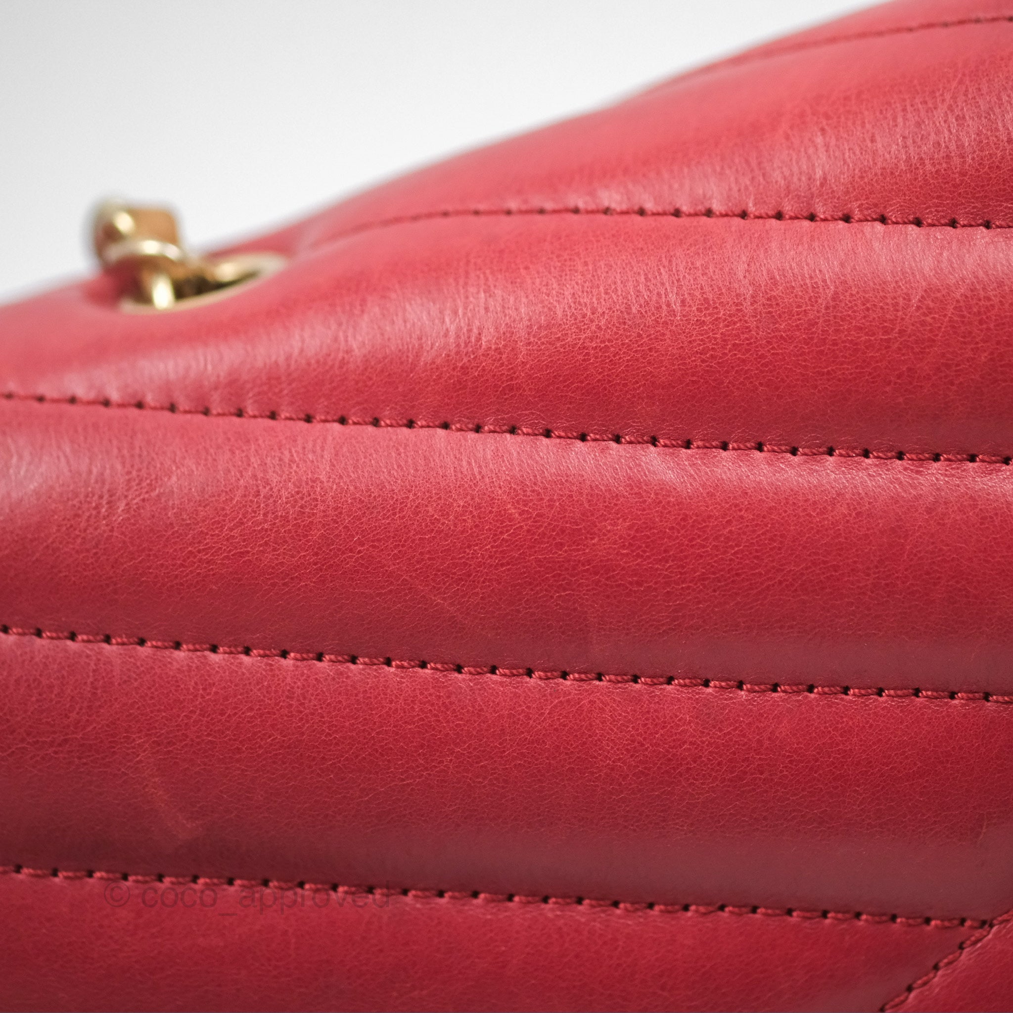 Chanel Chevron Shoulder Bag in Red Calfskin Leather with Aged Gold Hardware - Luxury Crossbody Purse for Women, Perfect for Parties, Date Nights & Special Occasions