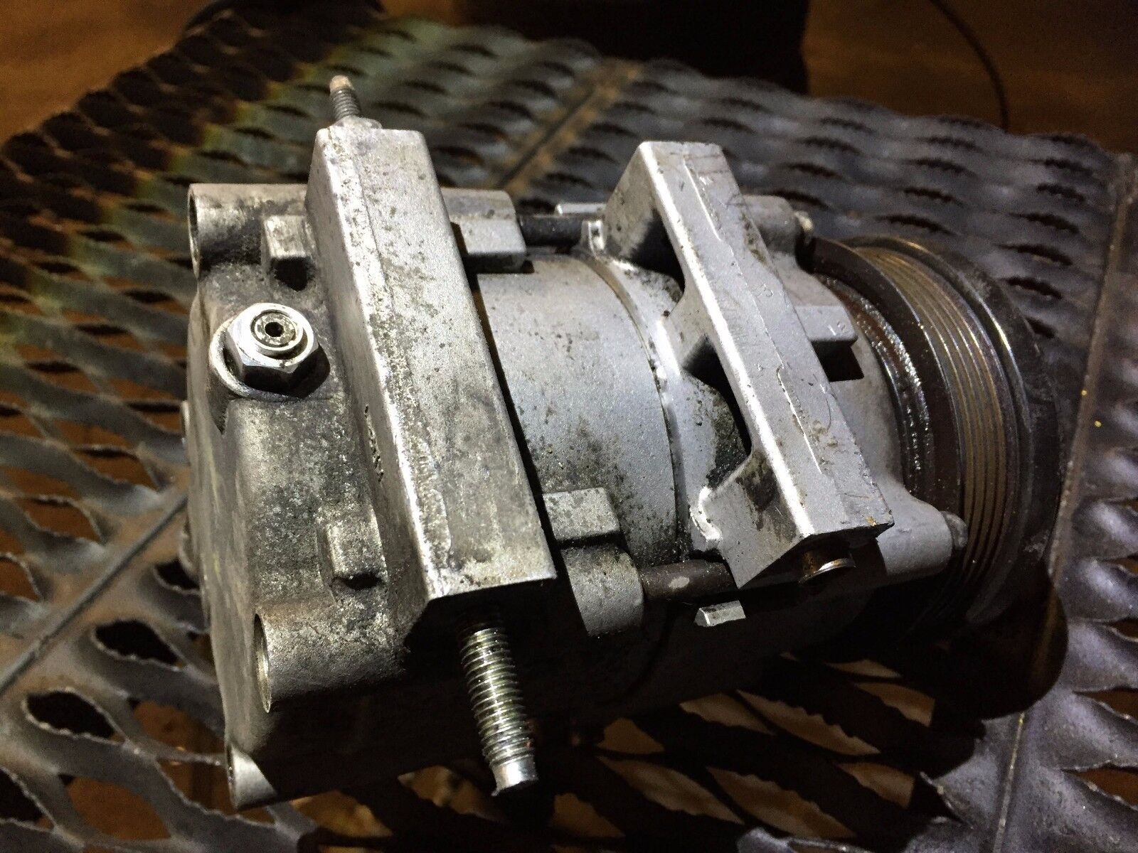 03 04 05 Ford Expedition AC Compressor OEM Replacement - Perfect for Summer Road Trips & Hot Weather Driving