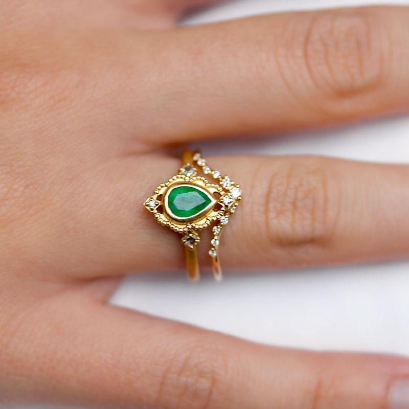 18K Gold Emerald Venezia Frame Ring for Women - Elegant Vintage Jewelry for Weddings, Parties & Special Occasions