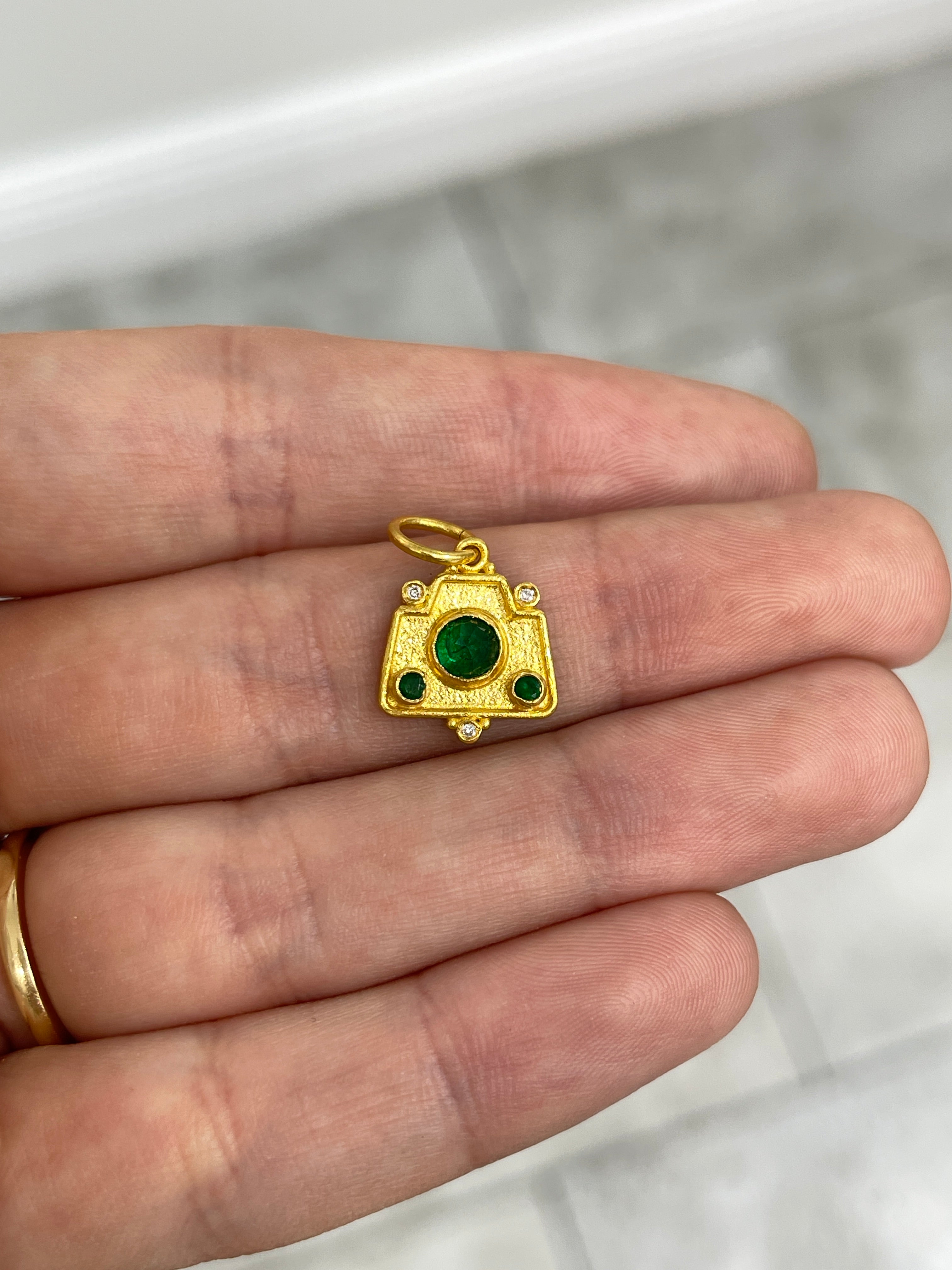 0.68tcw 24K Gold Emerald & Diamond Camera Charm Pendant for Jewelry Making, Gift Giving & Fashion Accessories - Perfect for Necklaces, Bracelets & DIY Crafts