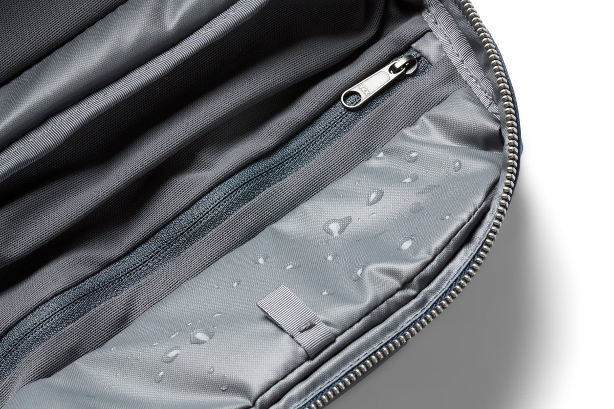 Bellroy Premium Travel Toiletry Bag - Water-Resistant & Compact Organizer for Men & Women | Perfect for Air Travel, Gym, Camping & Weekend Getaways