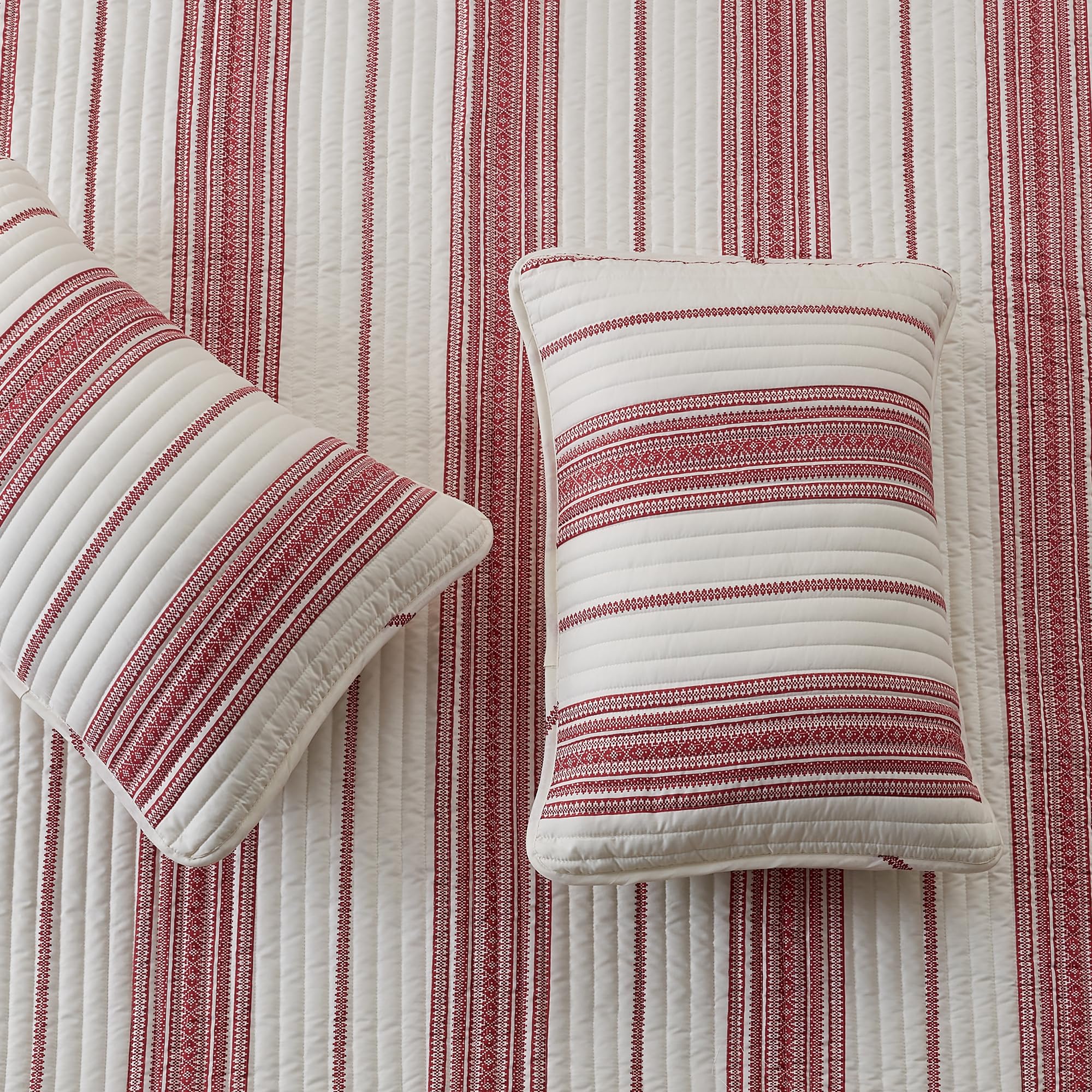 Great Bay Home King Size Reversible Quilt Set - All Season Lightweight Bedspread with 2 Pillow Shams - Modern Red Striped Design for Bedroom Decor | Perfect for Guest Rooms, Master Bedrooms & Cozy Home Styling