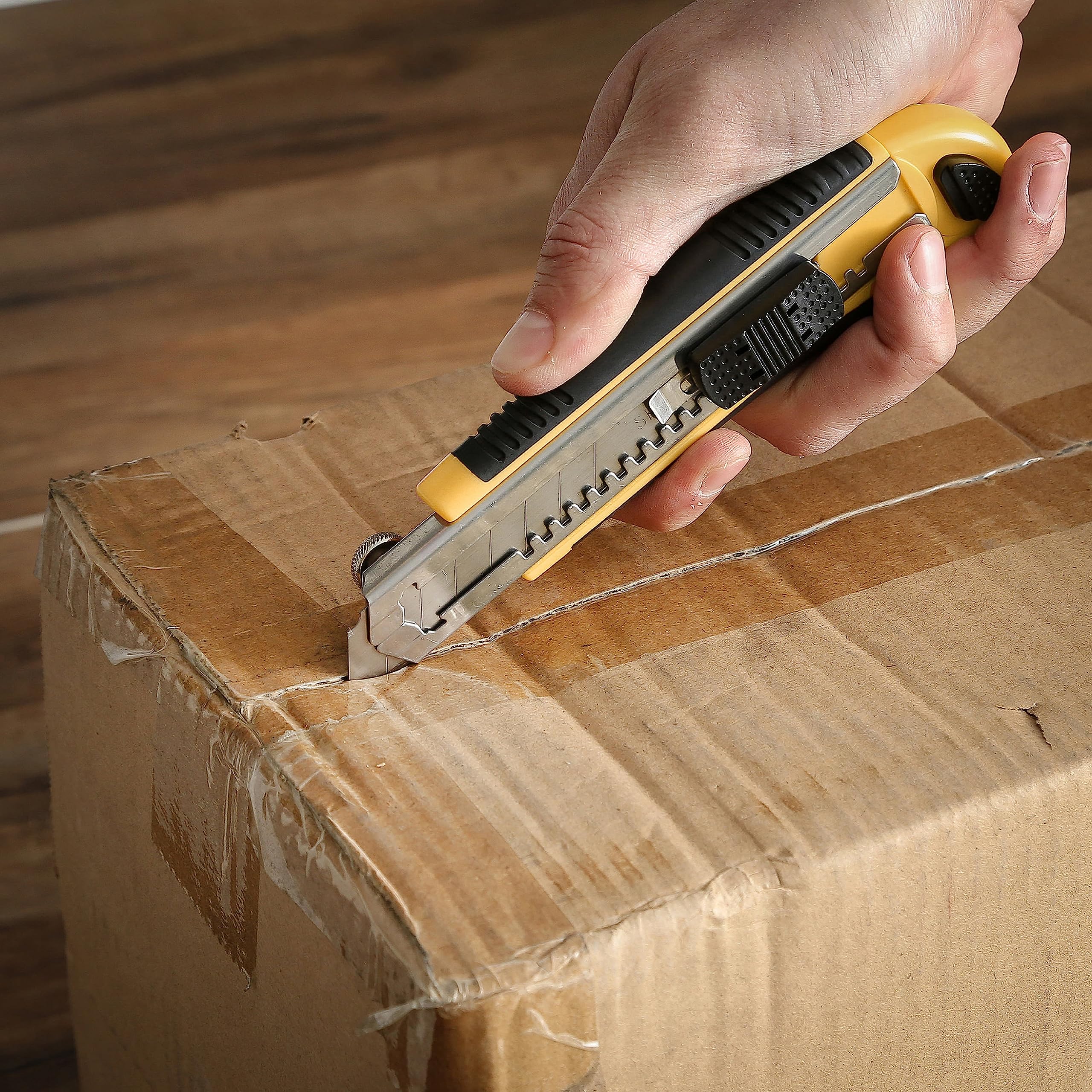 GreatNeck 80026 Speed Feed Breakaway Knife - High-Quality Utility Knife for Construction, Roofing & DIY Projects | Sharp & Durable for Cutting Carpet, Drywall & More