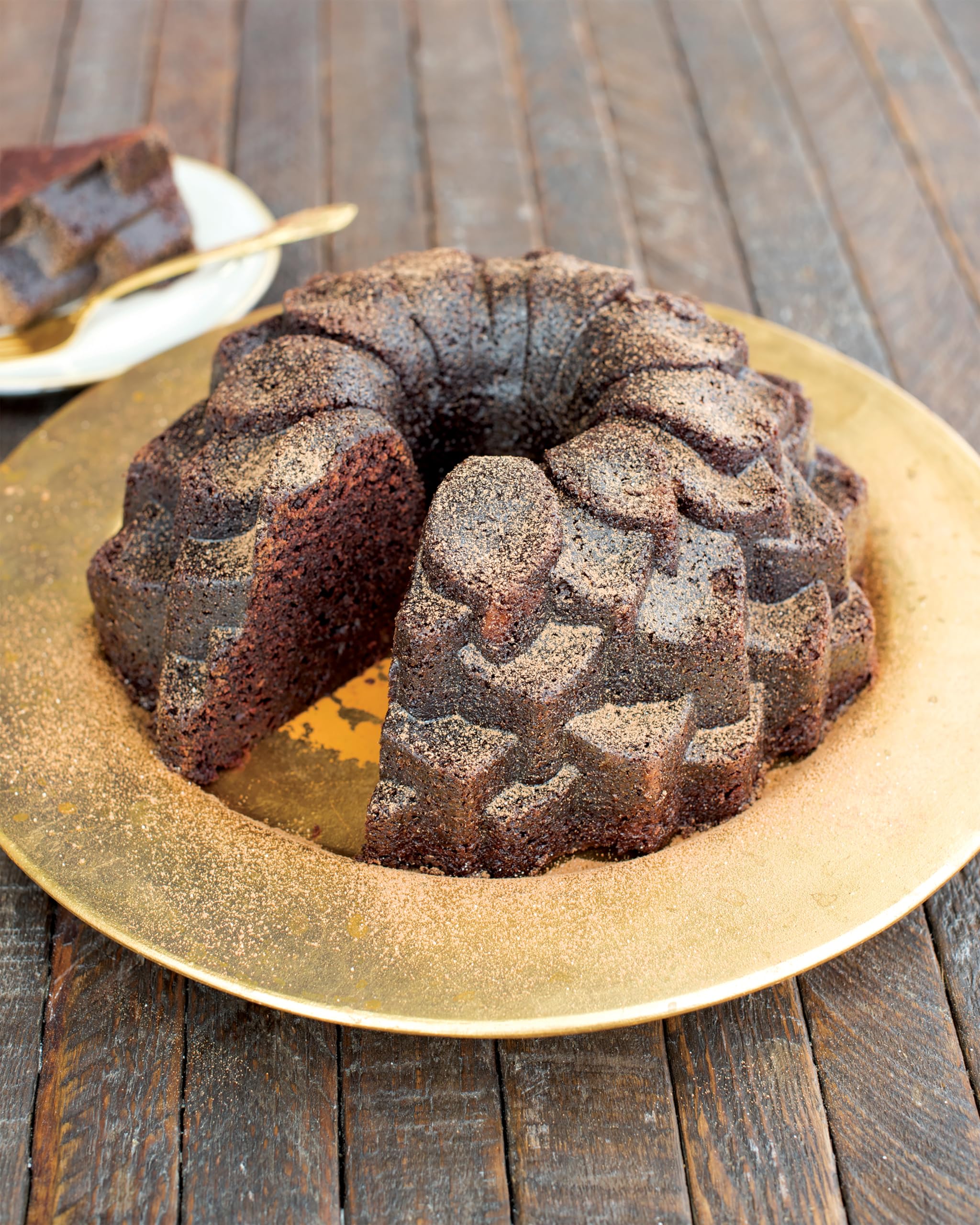 Nordic Ware Blossom Bundt Pan - Premium Non-Stick Baking Pan for Cakes, Bread & Desserts - Perfect for Birthday Parties, Tea Time & Holiday Baking