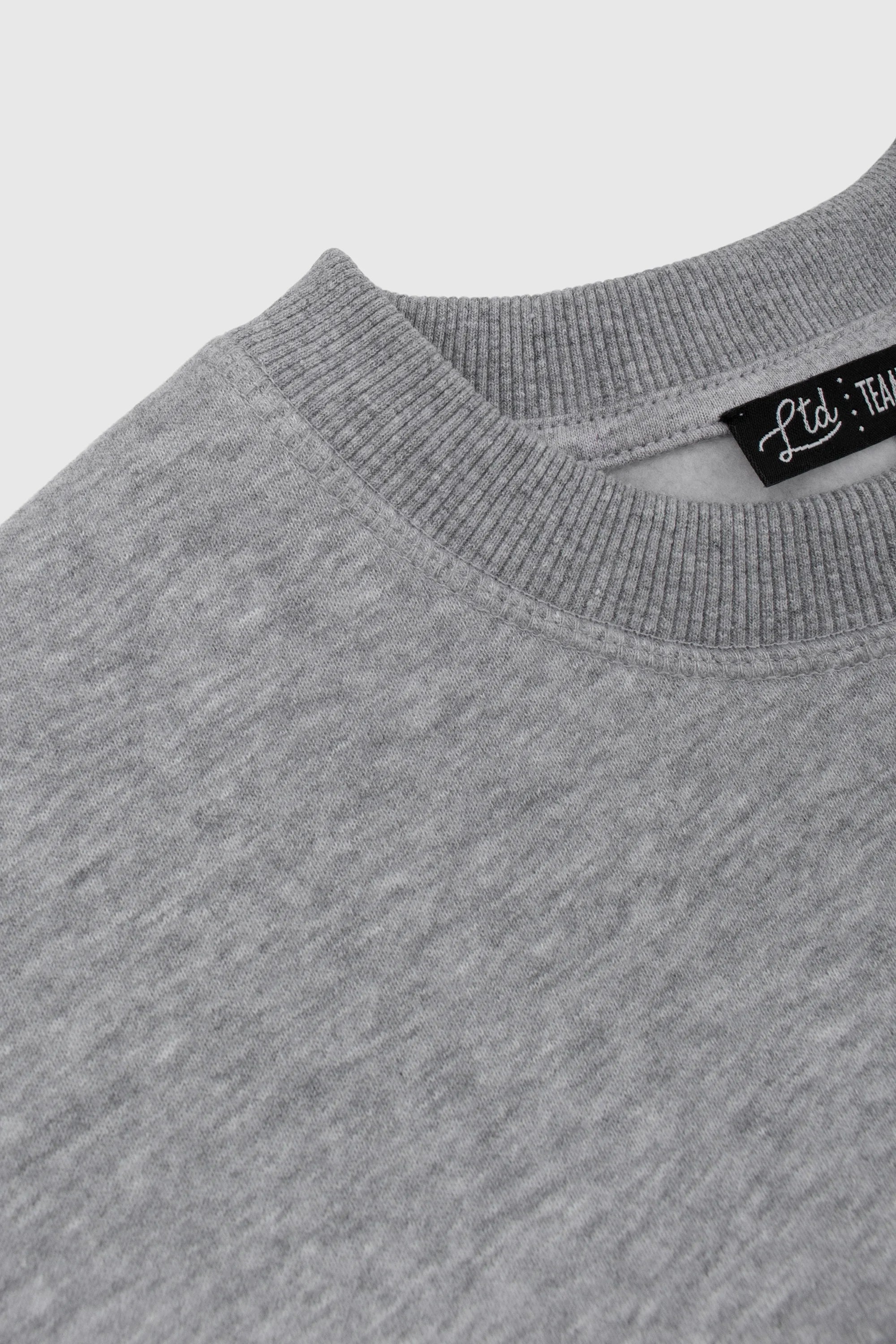 Soft & Warm Fleece Crewneck Sweater for Men & Women - Cozy Winter Pullover for Casual Wear & Outdoor Activities