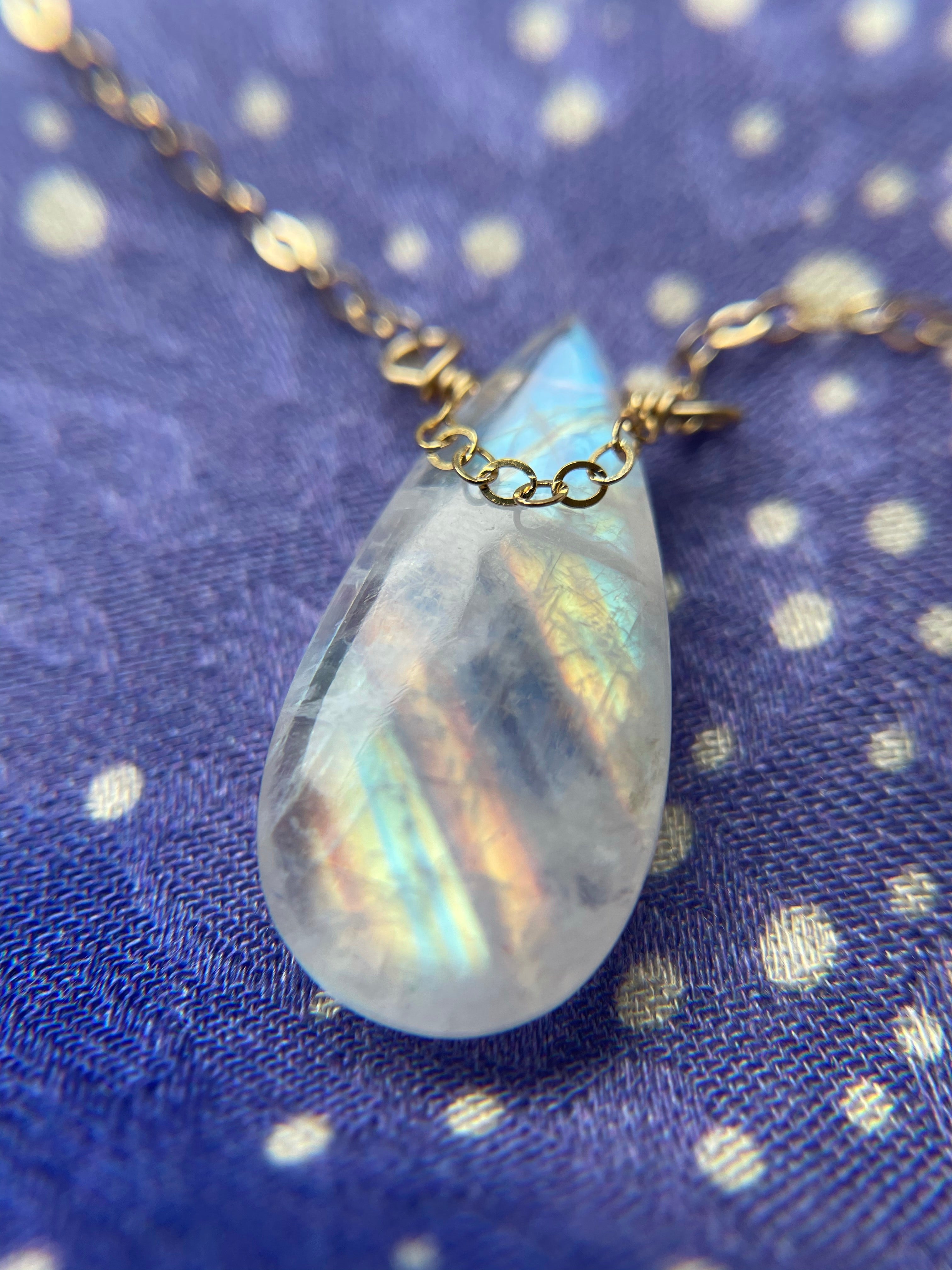Divine Feminine Rainbow Moonstone & Rose Quartz Necklace for Women – Spiritual Healing Jewelry for Meditation, Yoga & Energy Balance
