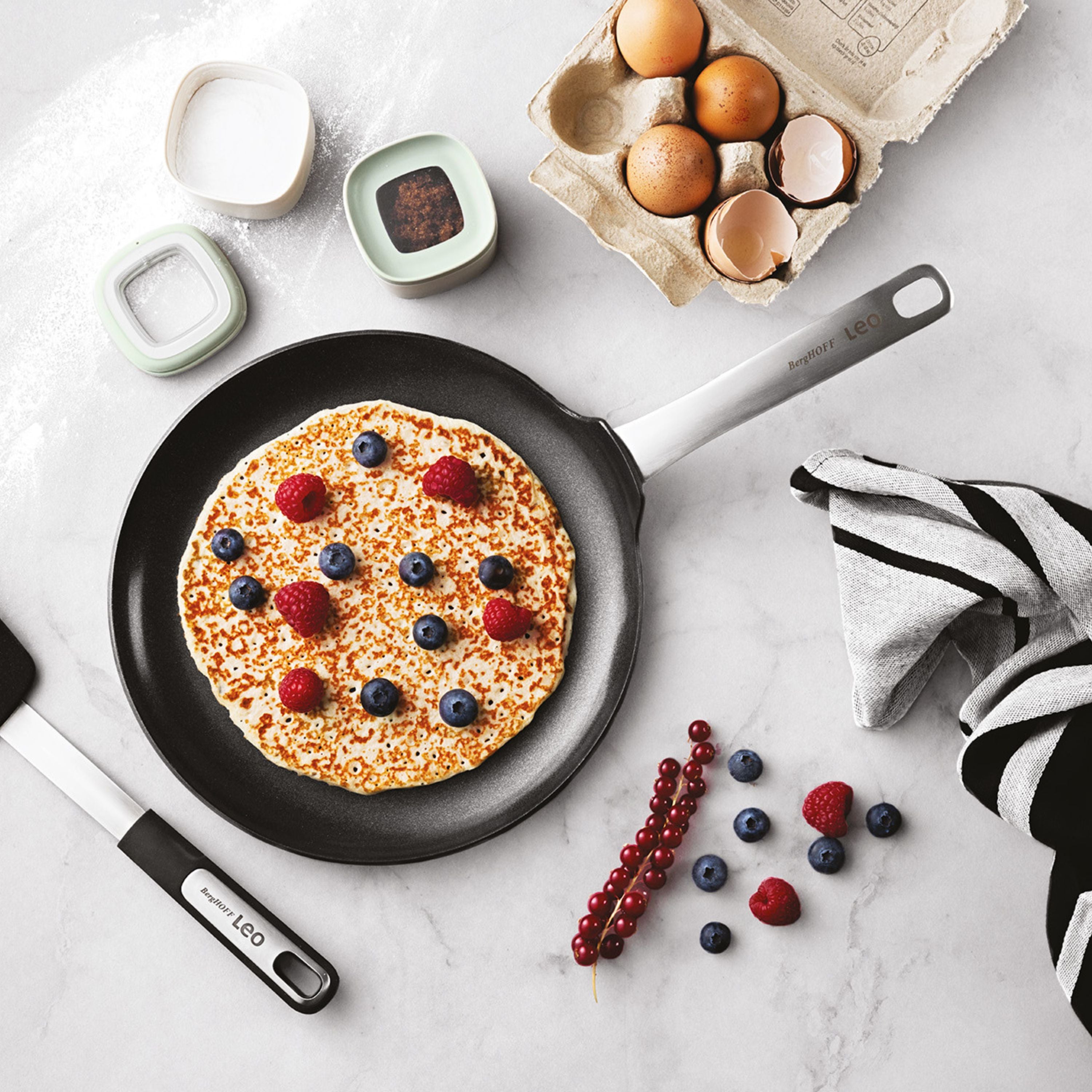BergHOFF Leo 10.25-Inch Nonstick Ceramic Pancake Pan - Graphite Coating, Eco-Friendly Recycled Material - Perfect for Breakfast, Brunch & Family Cooking