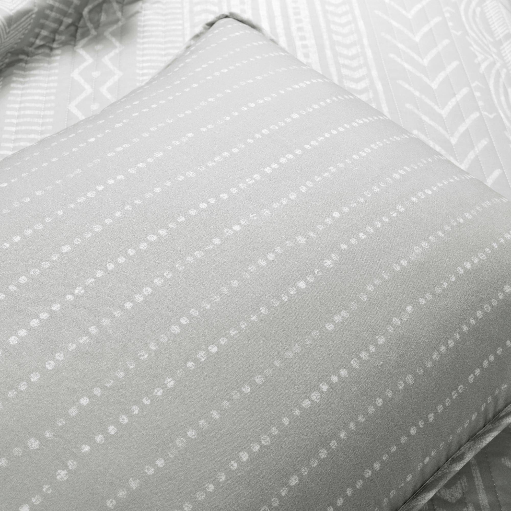 Hygge Geo Quilt 3 Piece Set - Soft Geometric Pattern Bedding for Cozy Bedroom Decor | Perfect for Master Bedroom, Guest Room & Dorm