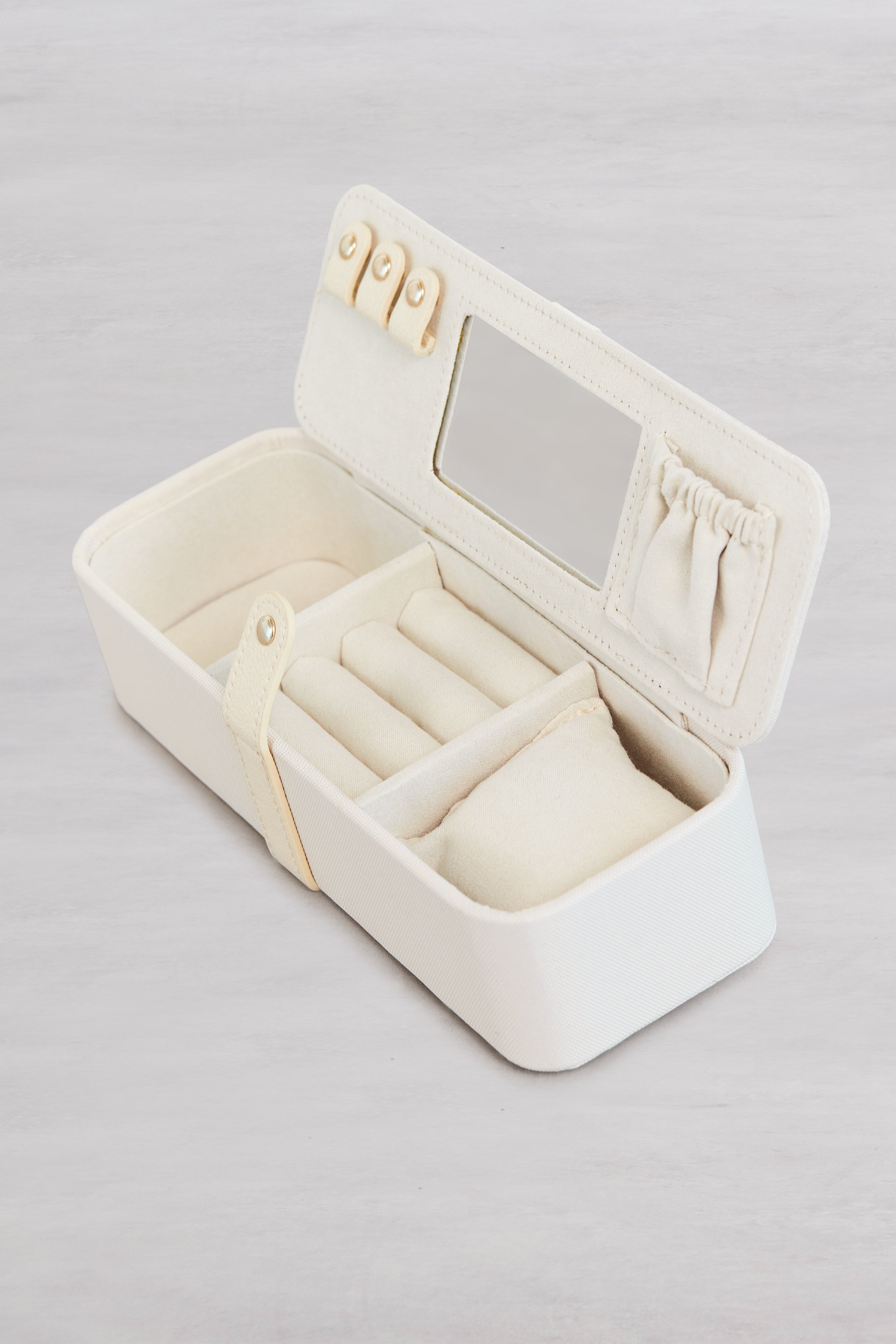 Elegant Beige Jewelry Box - Premium Jewelry Organizer for Necklaces, Rings & Earrings - Perfect for Travel, Gifts & Home Storage