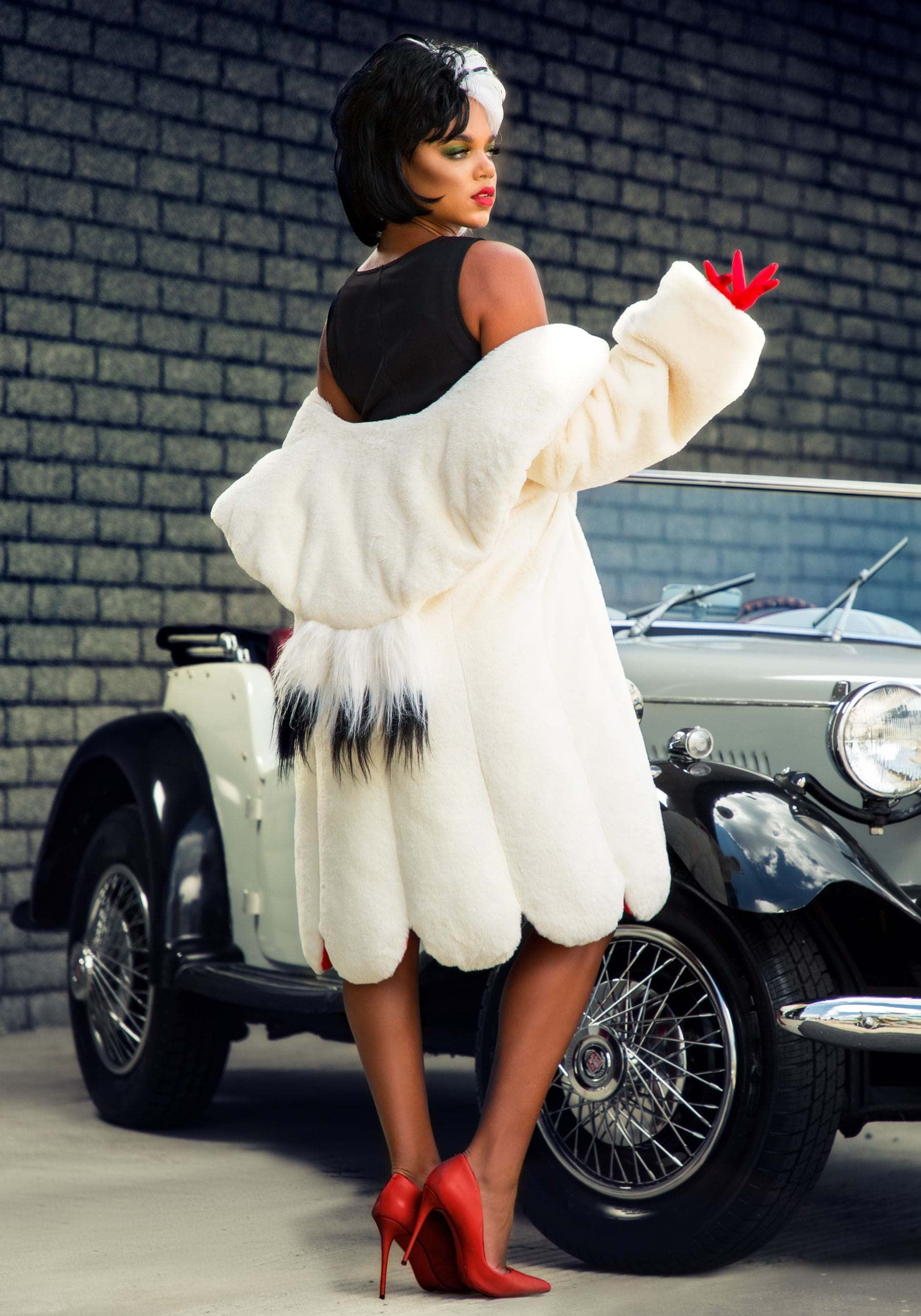 Disney 101 Dalmatians Cruella De Vil Costume for Women - Black Dress with White Faux Fur Coat | Halloween, Cosplay, Themed Parties, Movie Nights | Perfect for Disney Fans, Villain Costume Lovers and Dress-Up Events