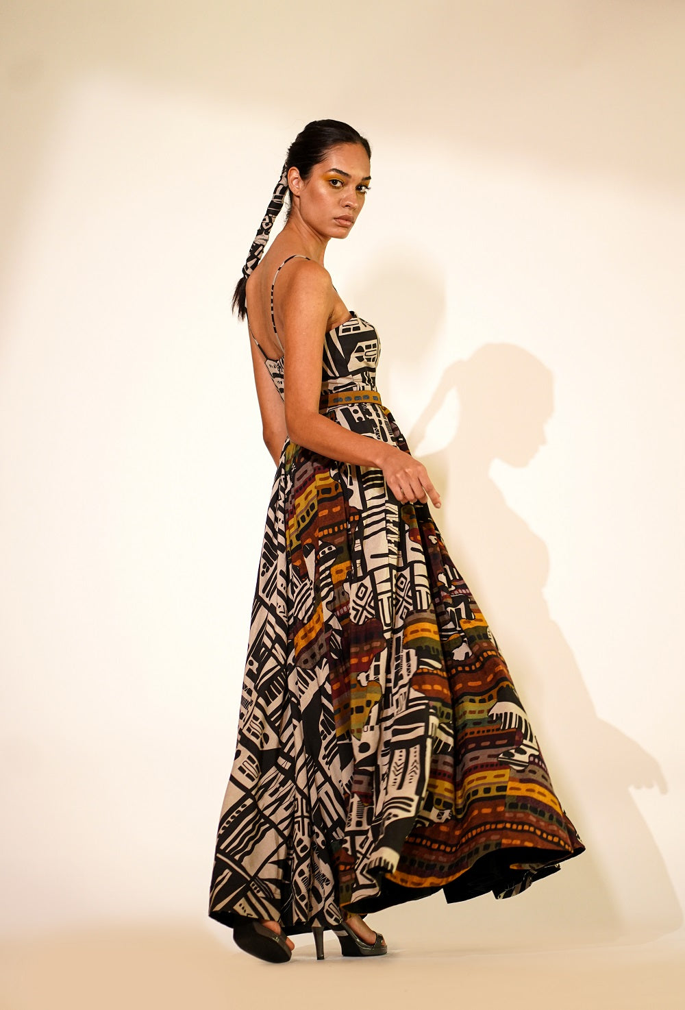 Elegant White Abstract Print Dress for Women - Perfect for Casual Outings, Parties & Summer Vacations