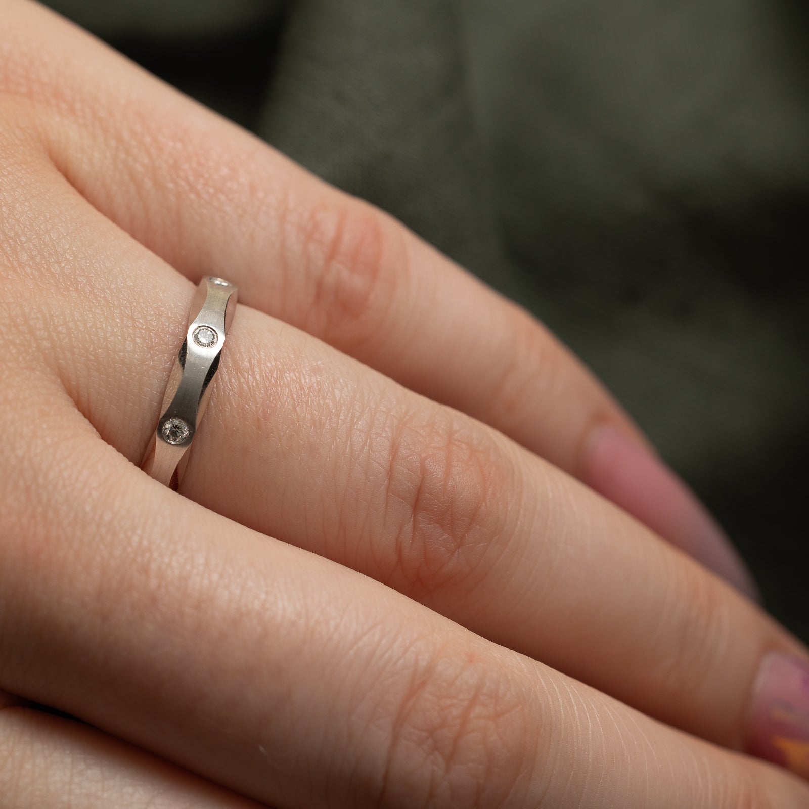 Semi Eternity Diamond Faceted Band Ring - 0.06ctw Round Cut Stones - Size 6.5 - Perfect for Wedding, Anniversary & Special Occasion Gifts