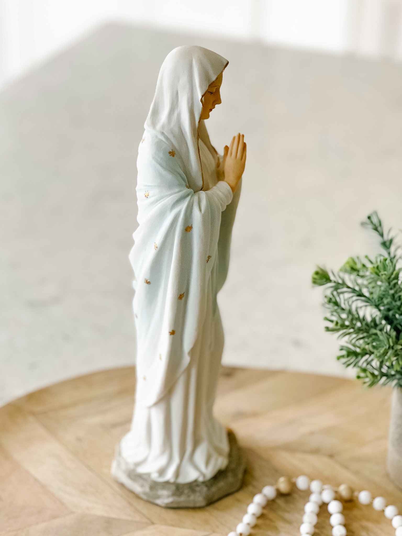 Queen of Heaven Statue - Beautiful Virgin Mary Figurine for Home Altar, Catholic Decor, and Religious Gift - Perfect for Prayer Spaces, Church Displays & Spiritual Devotion