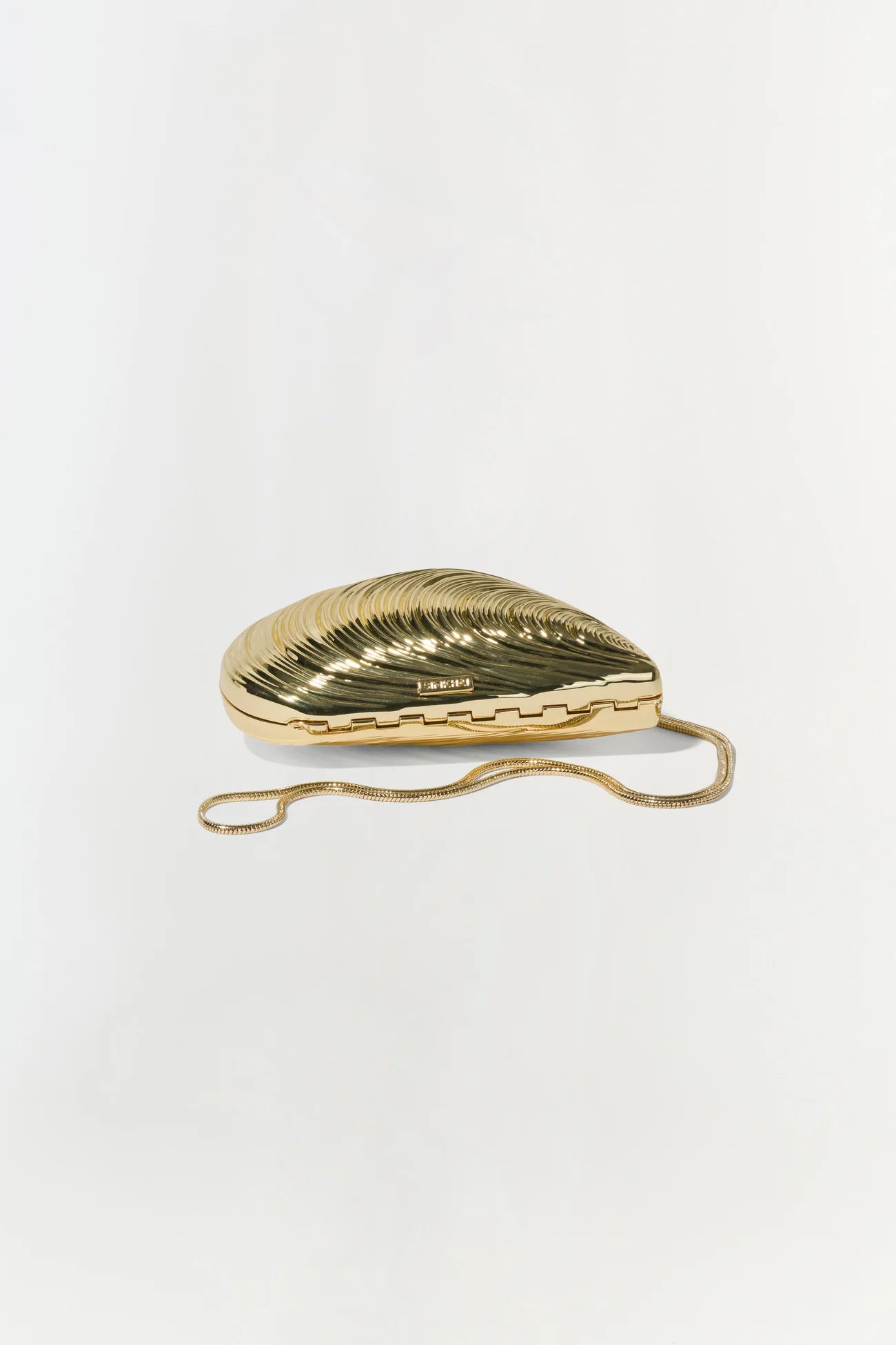 Bridget Mini Metal Oyster Necklace in Gold - Elegant Jewelry for Women, Perfect for Everyday Wear, Date Nights & Special Occasions