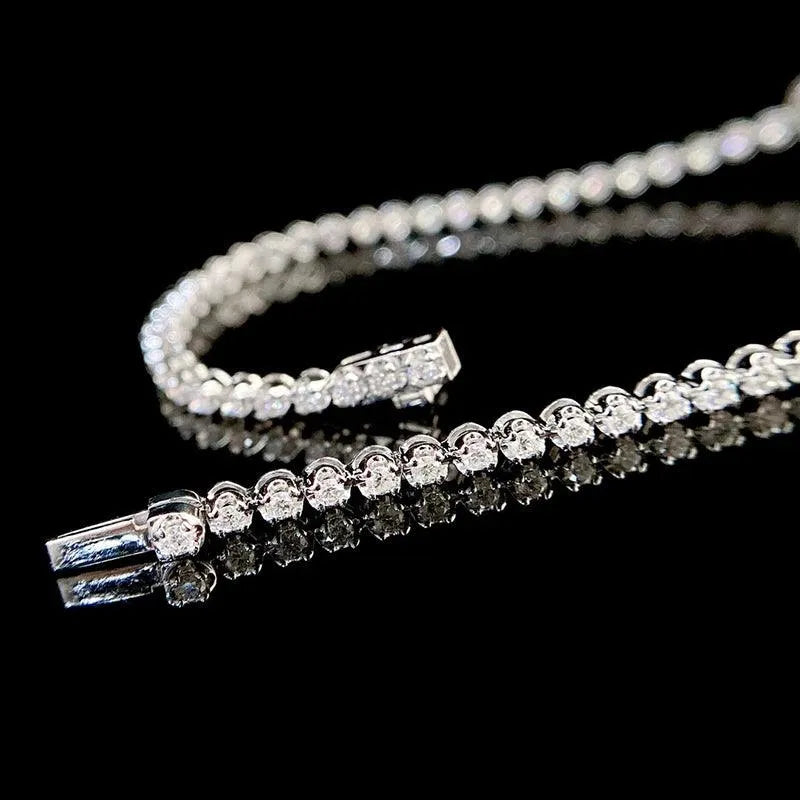18K White Gold Diamond Heart Bracelet for Women - Luxury Engagement & Wedding Jewelry - Perfect for Anniversaries, Proposals & Special Occasions