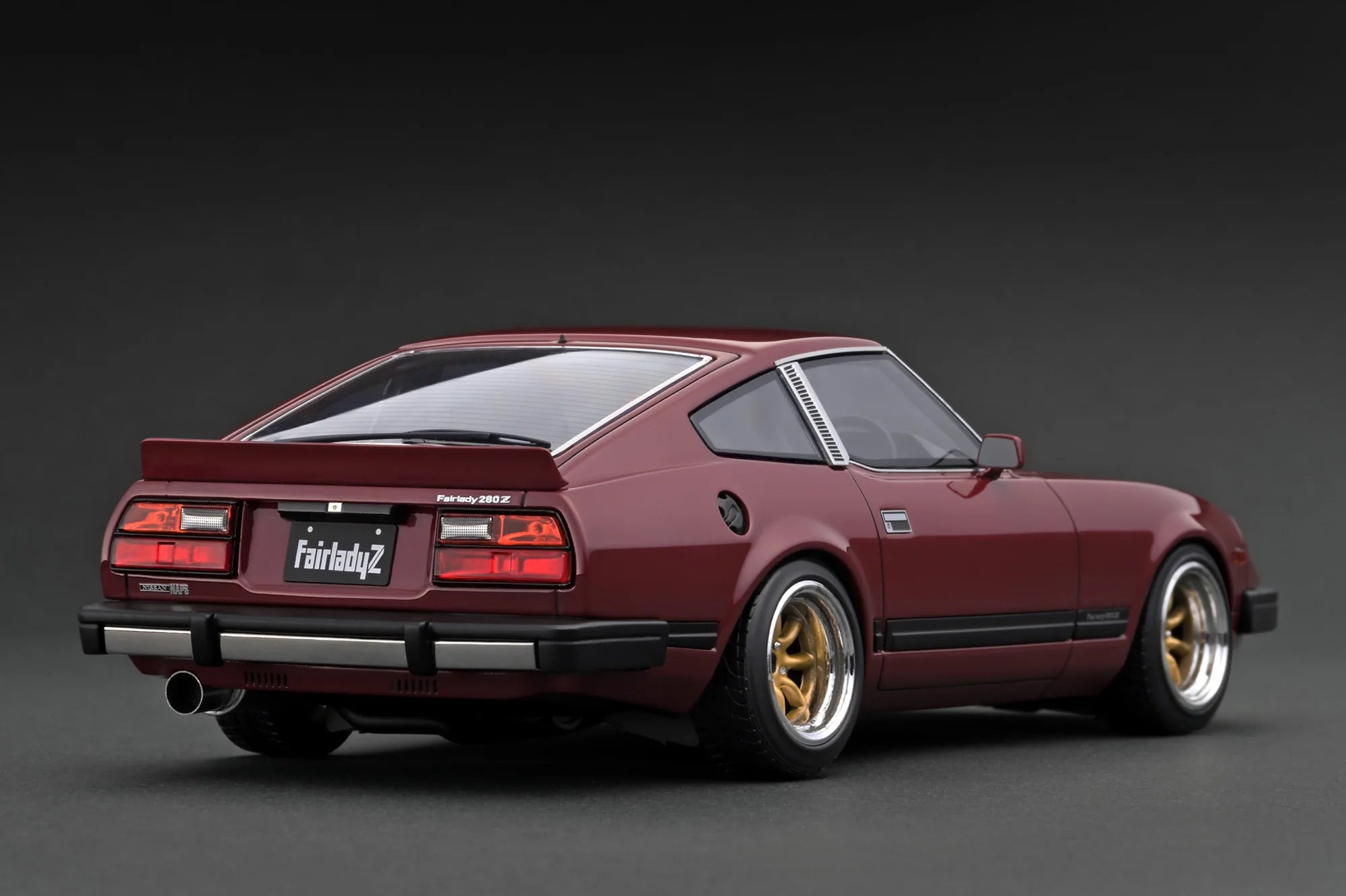 1:18 Scale Nissan Fairlady Z (S130) Red Diecast Model Car - Collectible Sports Car Replica for Display, Gifts & Racing Enthusiasts