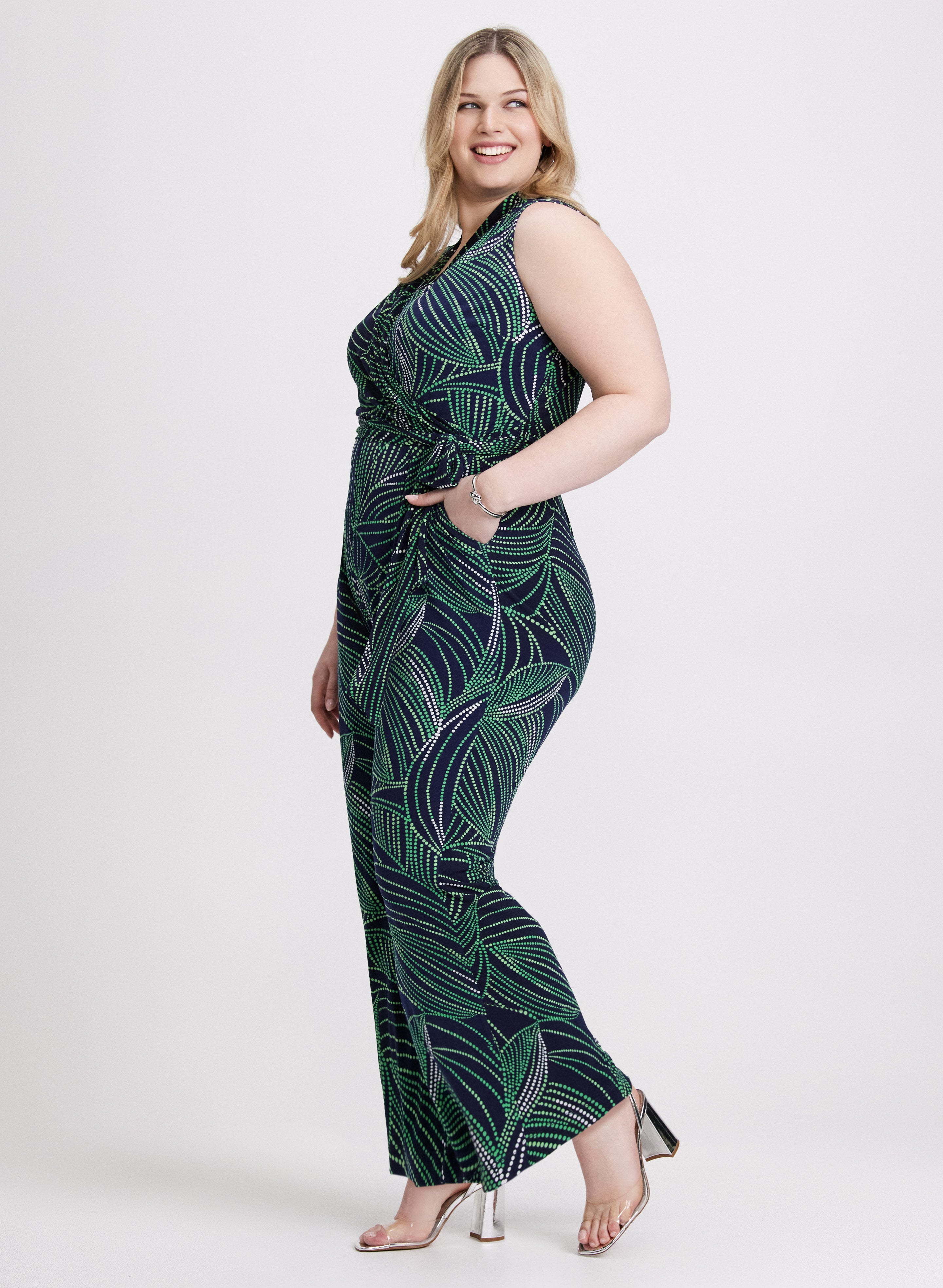 Stylish Abstract Leaf Print Jumpsuit for Women - Trendy One Piece Romper with Floral Design - Perfect for Summer Vacations, Beach Outings & Casual Wear