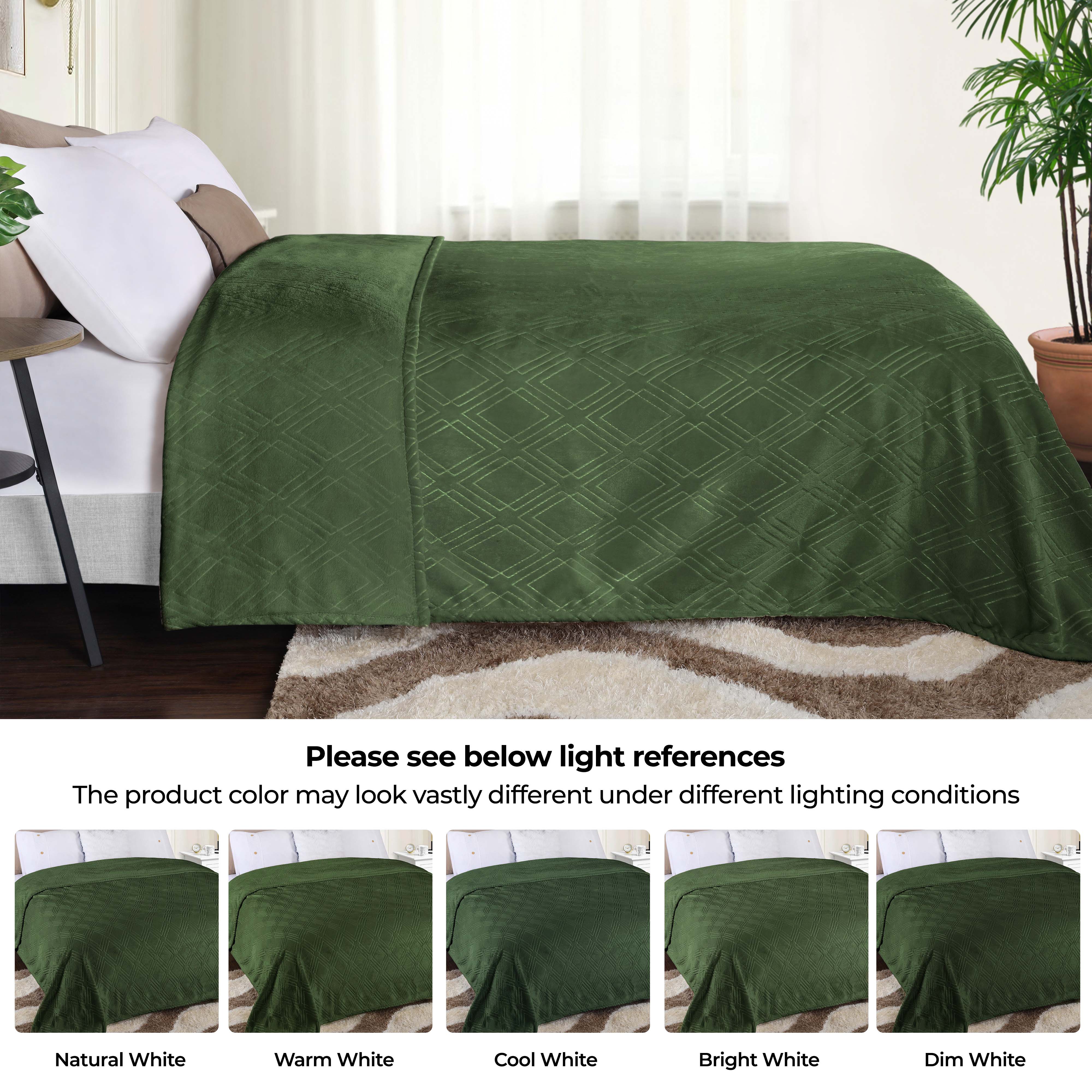 Premium Alaska Diamond Plush Fleece Blanket - Ultra Soft & Cozy Throw for Bed, Sofa, and Travel - Warm Winter Blanket for Home, Office, and Camping