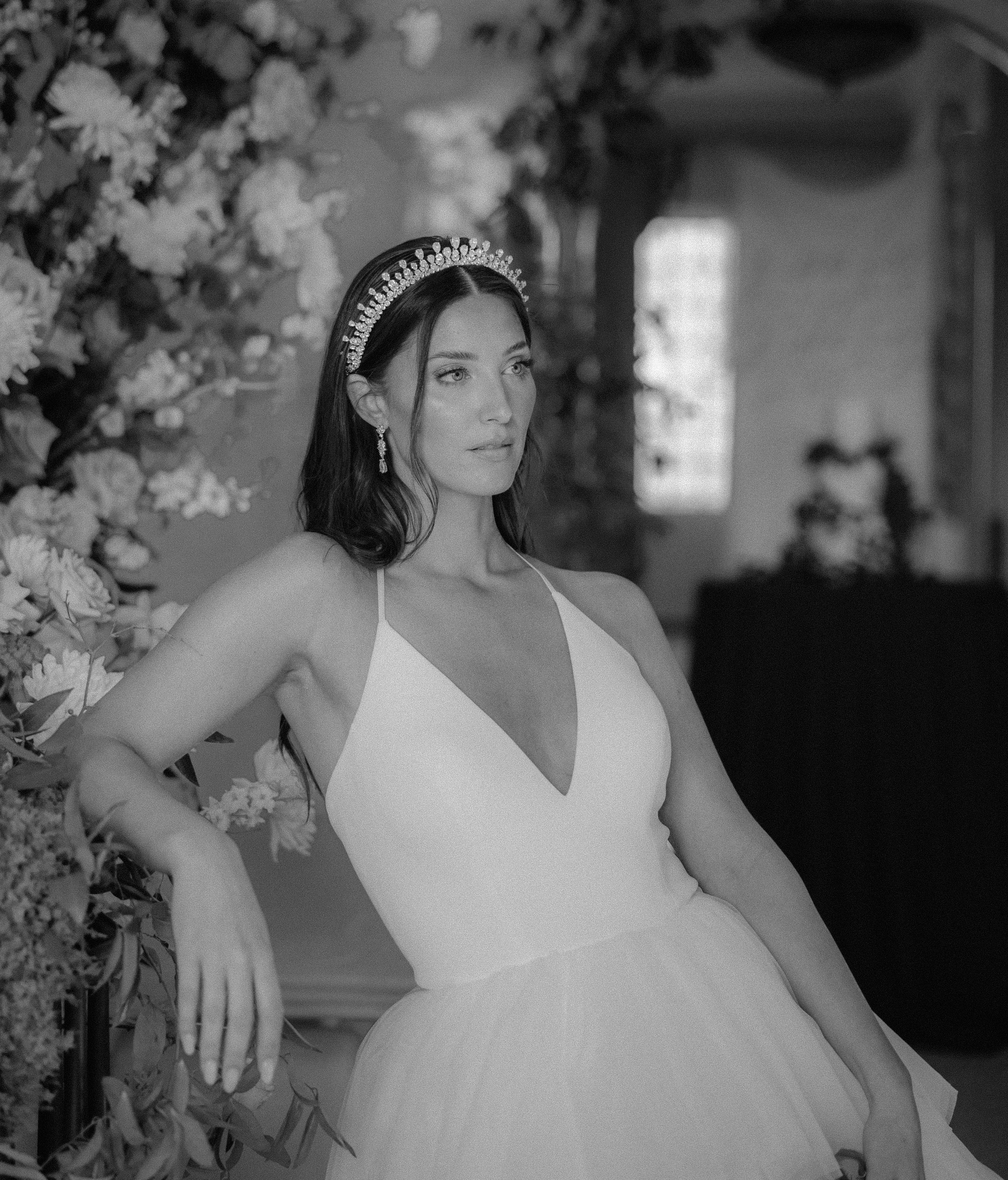 QUEEN ANNE Simulated Diamond Halo Tiara - Elegant Crystal Bridal Crown for Weddings, Prom, Pageants & Special Occasions