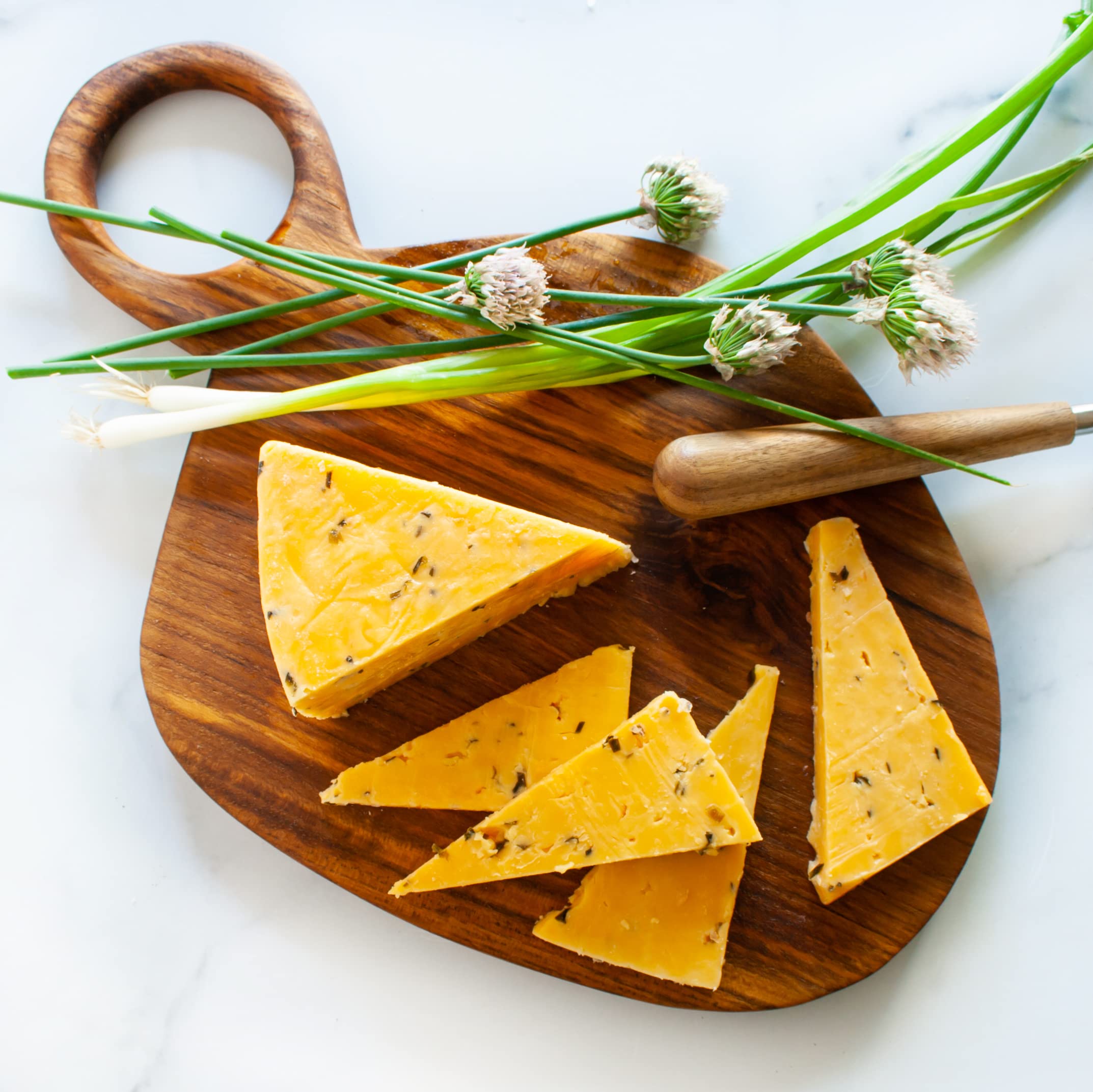 Premium British Cheese Gift Box - 4 Artisan English Cheeses: Aged Cheddar, Stilton Blue, Derby & Cotswold | Gourmet Cheese Platter for Wine Pairing, Charcuterie Boards & Holiday Gifting