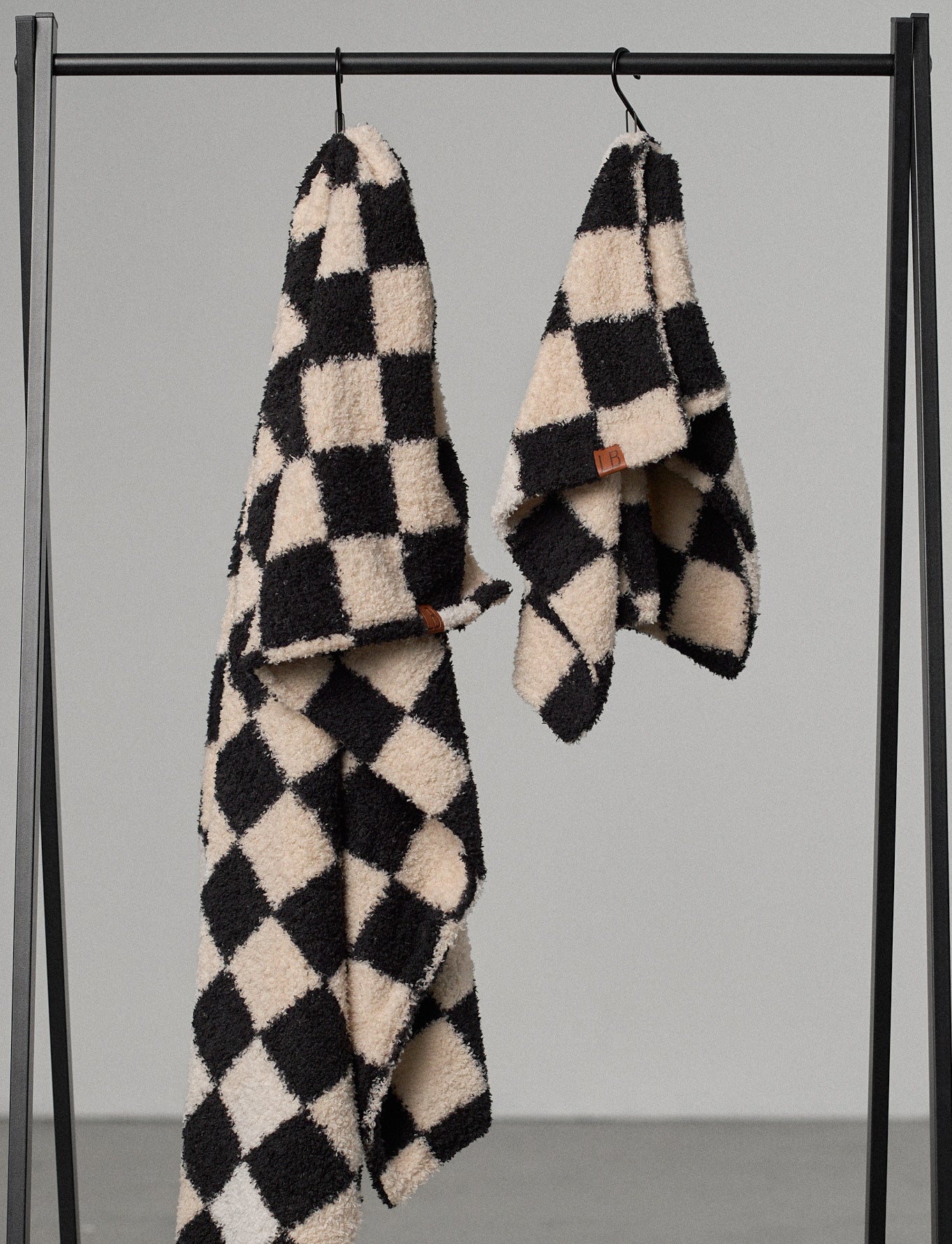 Soft Plush Blanket - Black Check Pattern - Cozy & Warm Fleece Throw for Bed, Couch, and Travel - Perfect for Home Decor, Gifts, and Relaxation