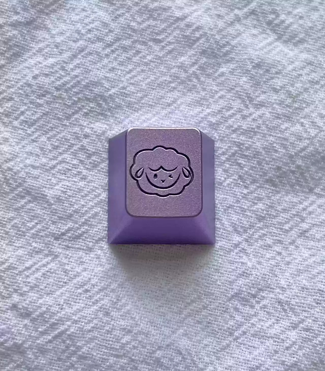 Premium Aluminum Alloy Anode Keycap - Simple Lamb Portrait Design for Mechanical Keyboards | Personalized Metal Decorative Keycap for Gaming & Office Use
