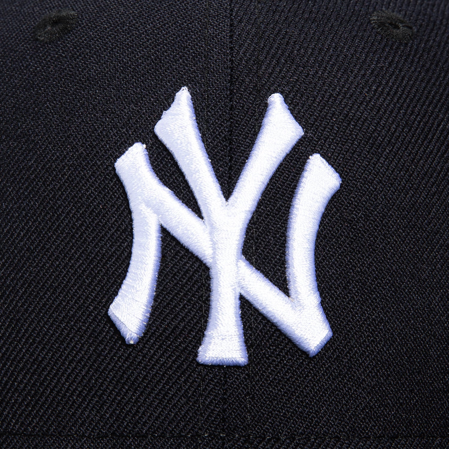 New Era 59Fifty New York Yankees 1999 World Series Game Hat - Navy Blue Fitted Baseball Cap for Men - Perfect for Yankees Fans, Sports Events & Casual Wear