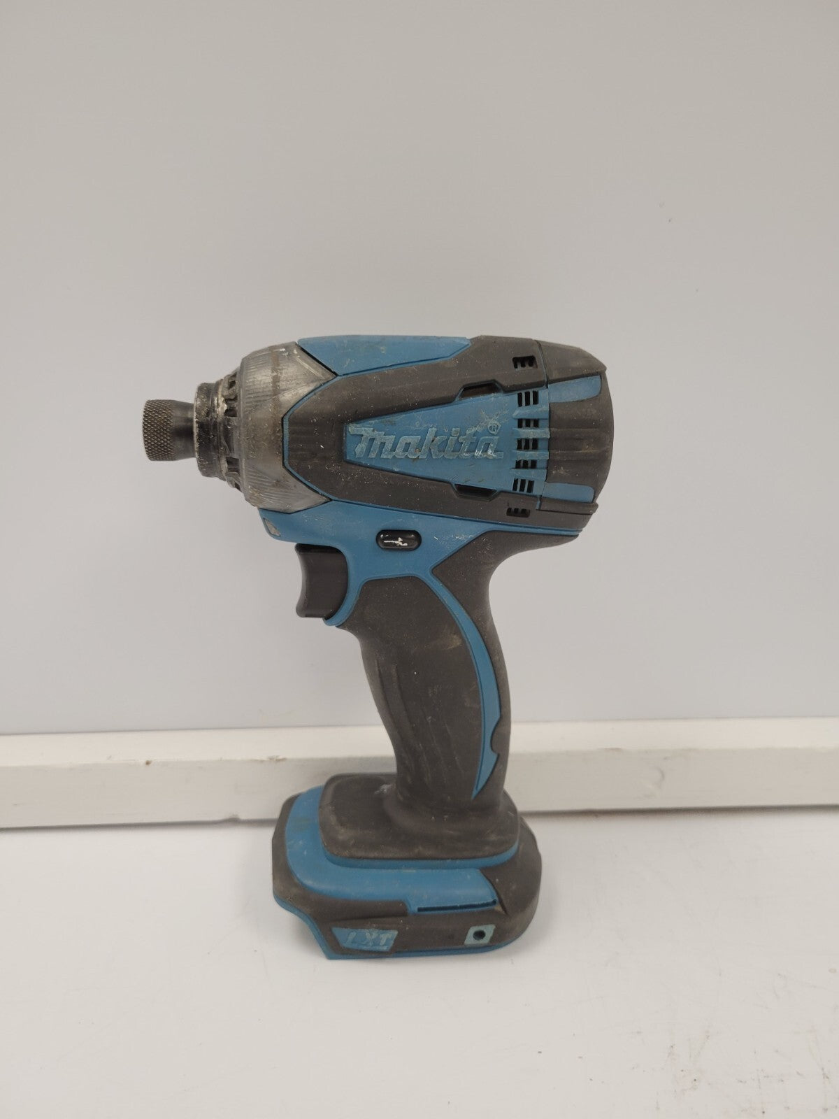 Makita DTD146 Cordless Impact Drill Driver Kit - 18V Lithium-Ion Battery, 1/4