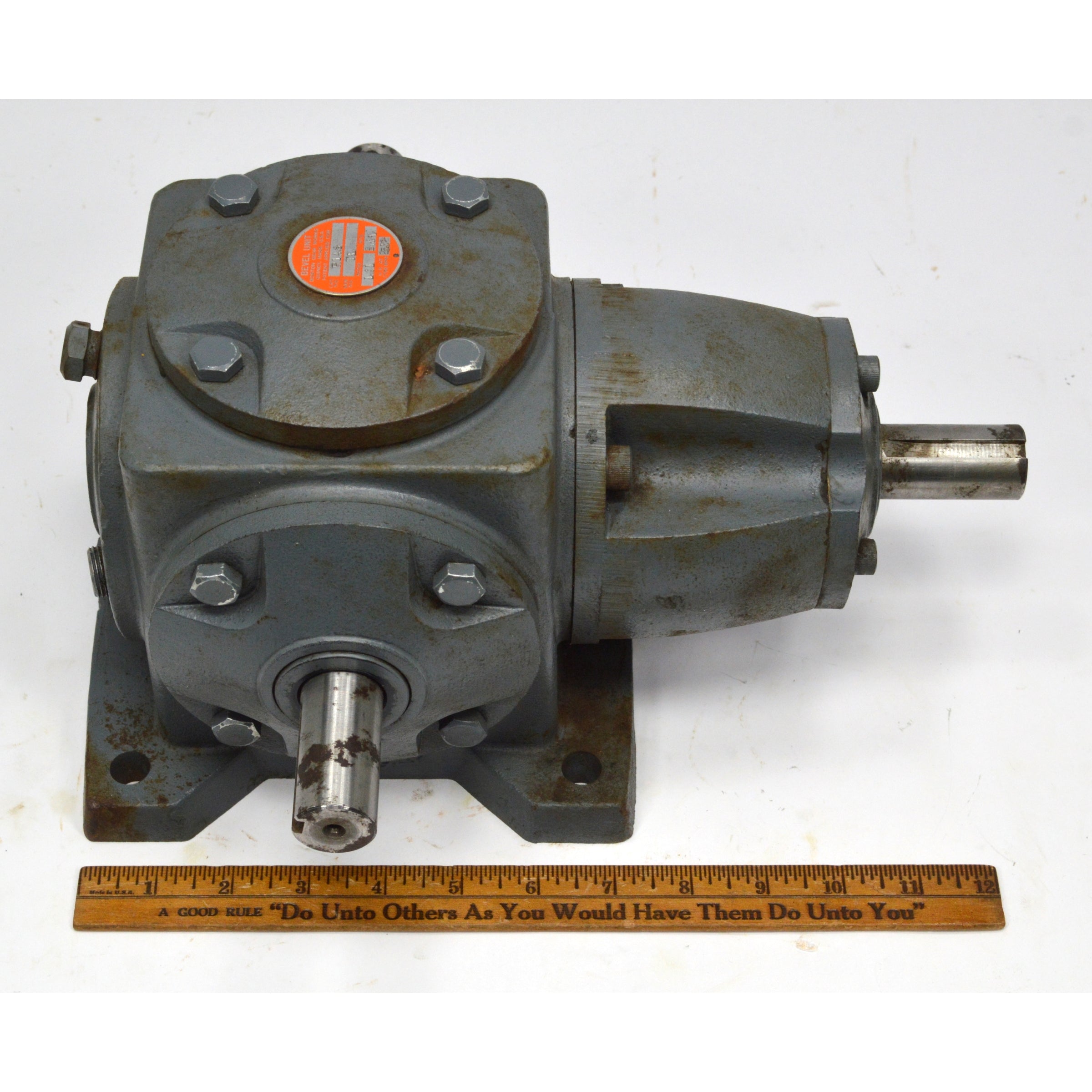 New BOSTON GEAR WORKS 1:1 Worm Gear Reducer 300 Series XR146 - Perfect for Industrial Machinery & Power Transmission Systems