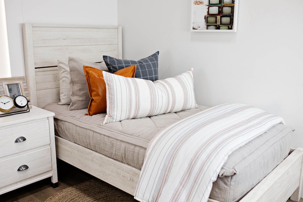 Franklin Luxe Soft Fleece Blanket - Ultra Cozy & Warm Throw for Bed, Couch, and Travel - Perfect for Winter, Camping, and Home Decor