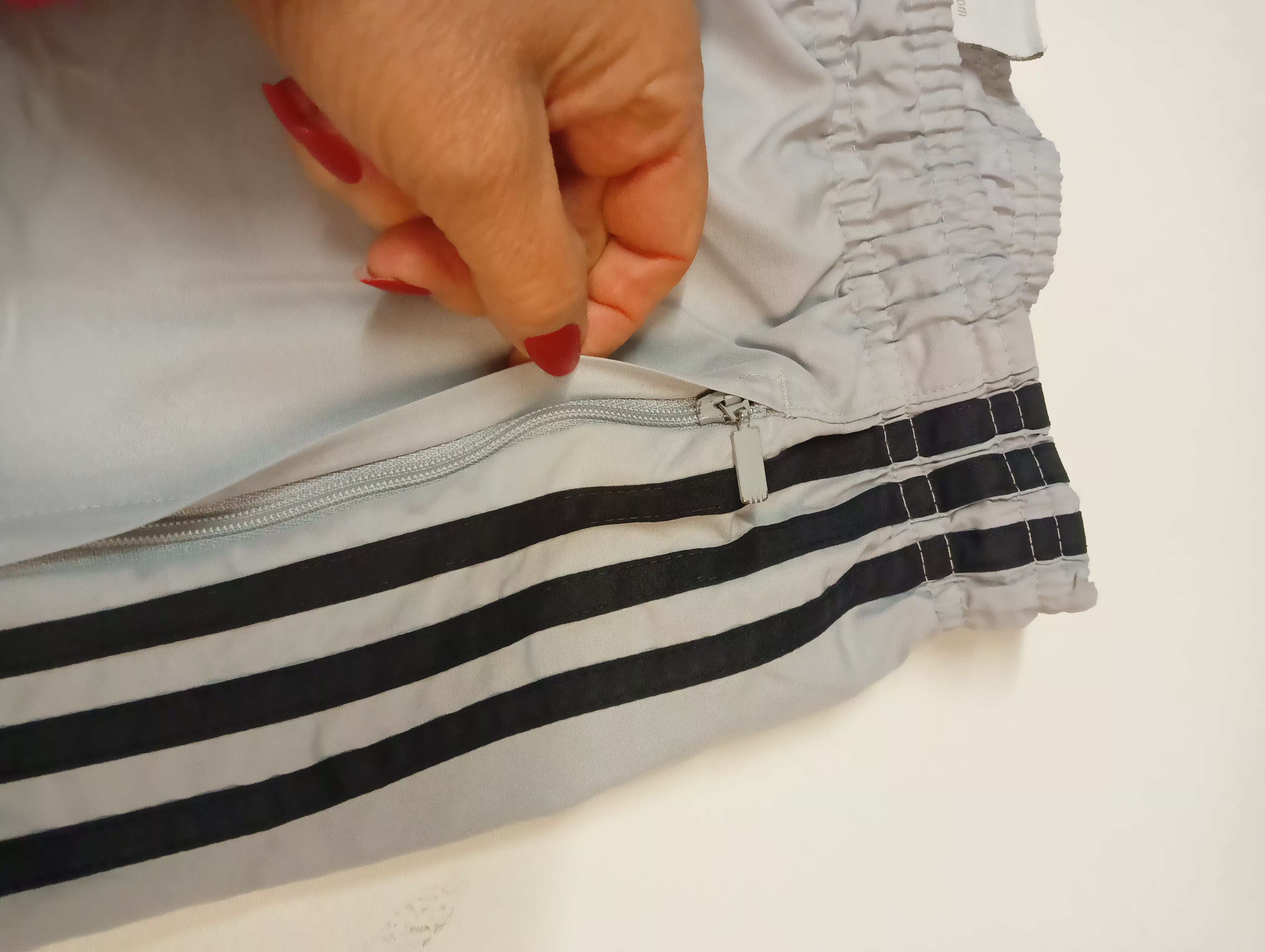 Adidas Vintage Trackpants Men's Baggy Joggers 1691 - Retro Athletic Pants for Casual Wear, Street Style & Lounge Comfort