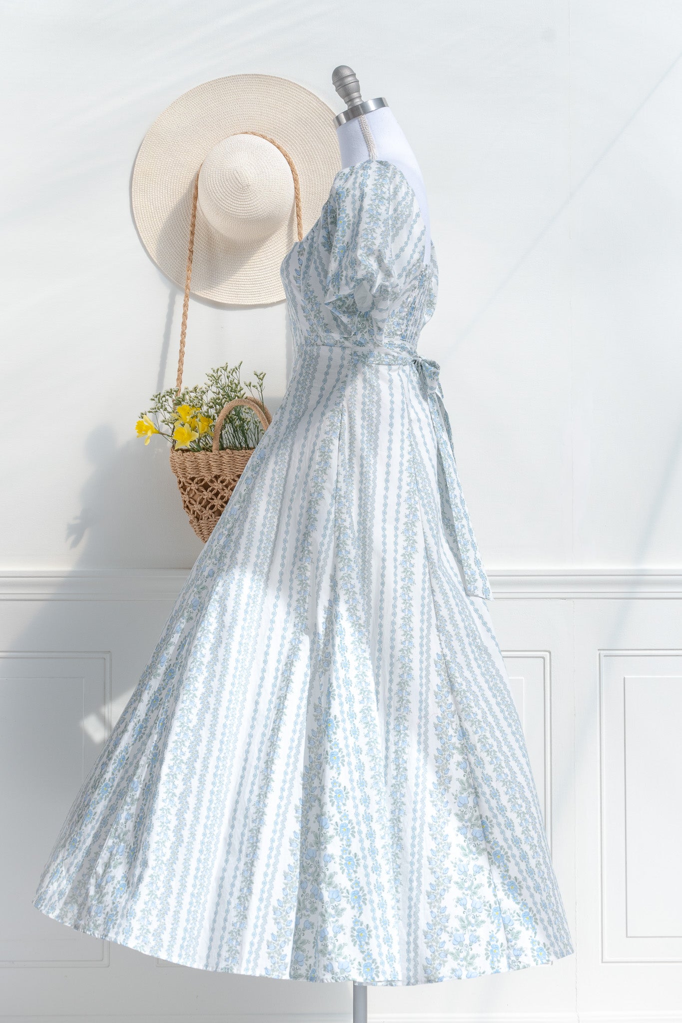 Fleurs de Provence Maxi Dress - Flowy Summer Midi Dress for Women, Floral Print, Boho Chic Style | Perfect for Beach Vacations, Garden Parties & Casual Outings