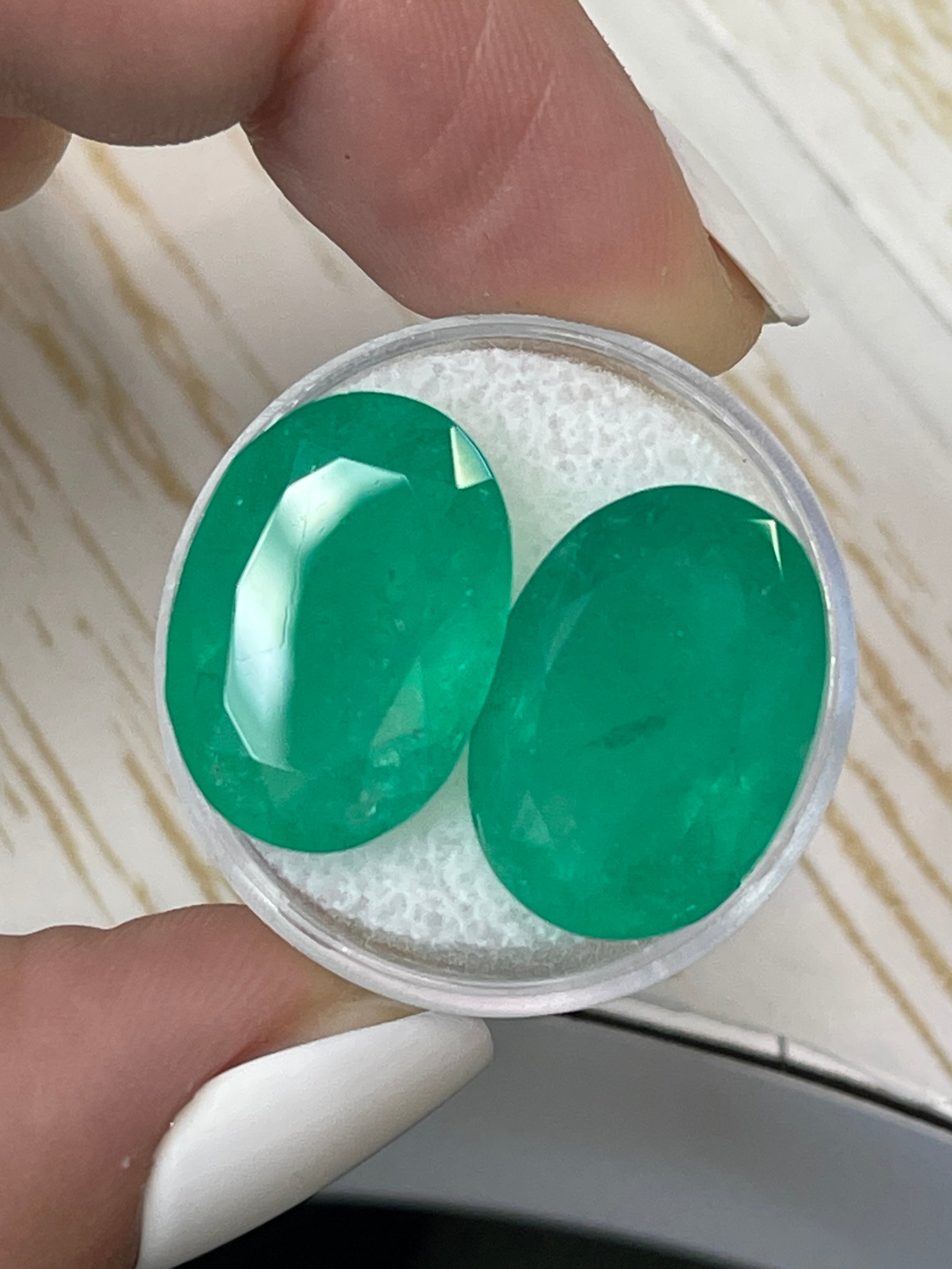 Premium 30.12tcw Matching Pair of Colombian Emerald Gemstones - 20x14mm Oval Cut Loose Emeralds for Jewelry Making, Engagement Rings & Luxury Gifts