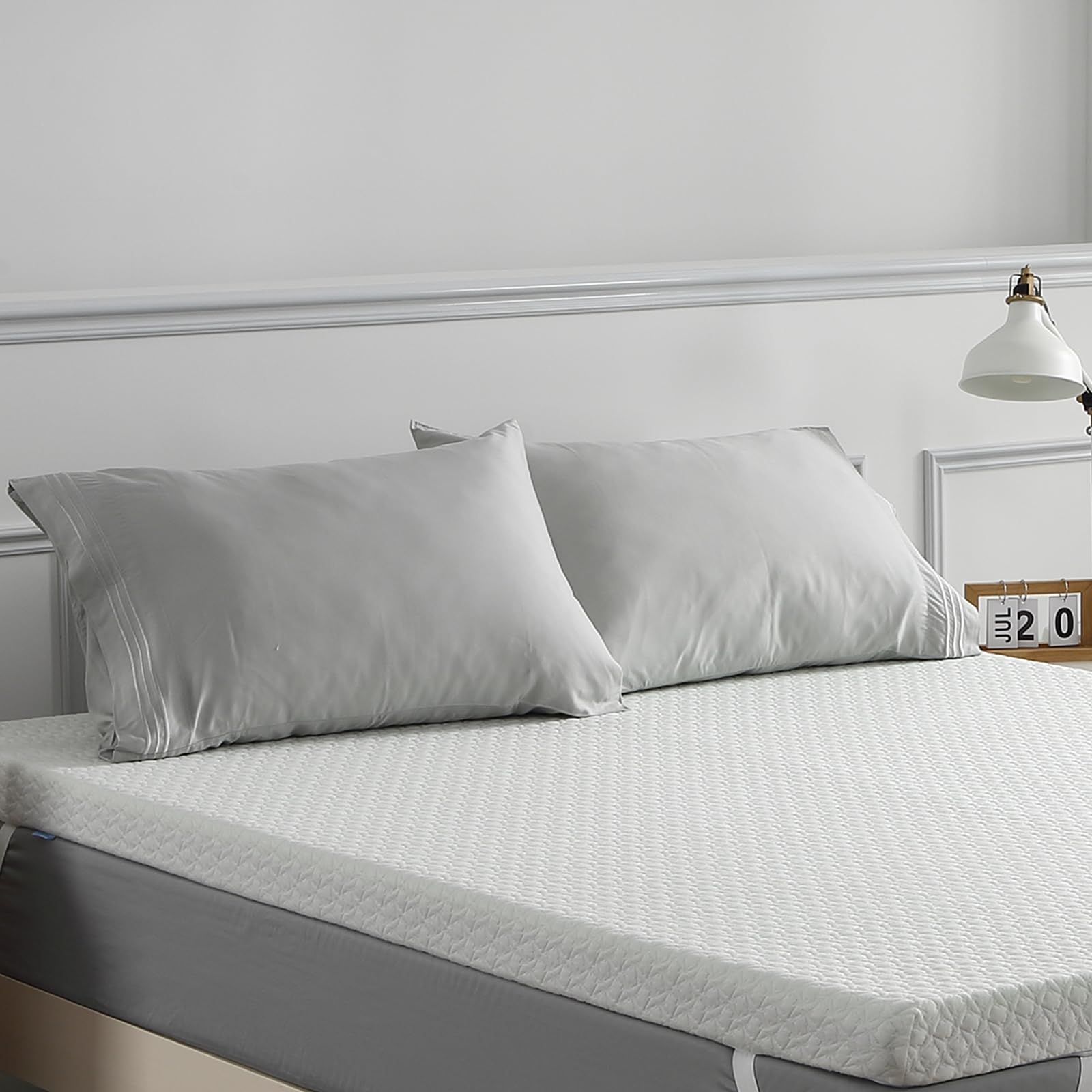 GARVEE 3 Inch Queen Size Memory Foam Mattress Topper - Medium Firm Support with Breathable Bamboo Cover, 2-Layer Cooling Bed Topper in White | Perfect for Back Pain Relief, Guest Beds & Enhancing Sleep Comfort