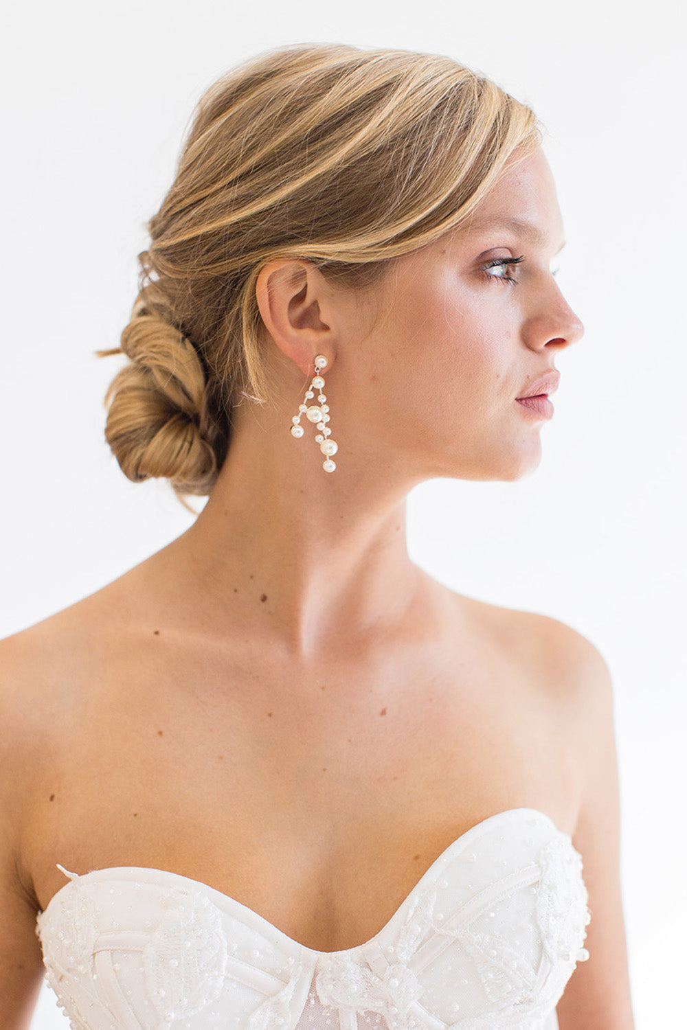 Elegant Calla Lily Earrings for Women - Gold/Silver Floral Dangle Earrings for Wedding, Party & Everyday Wear