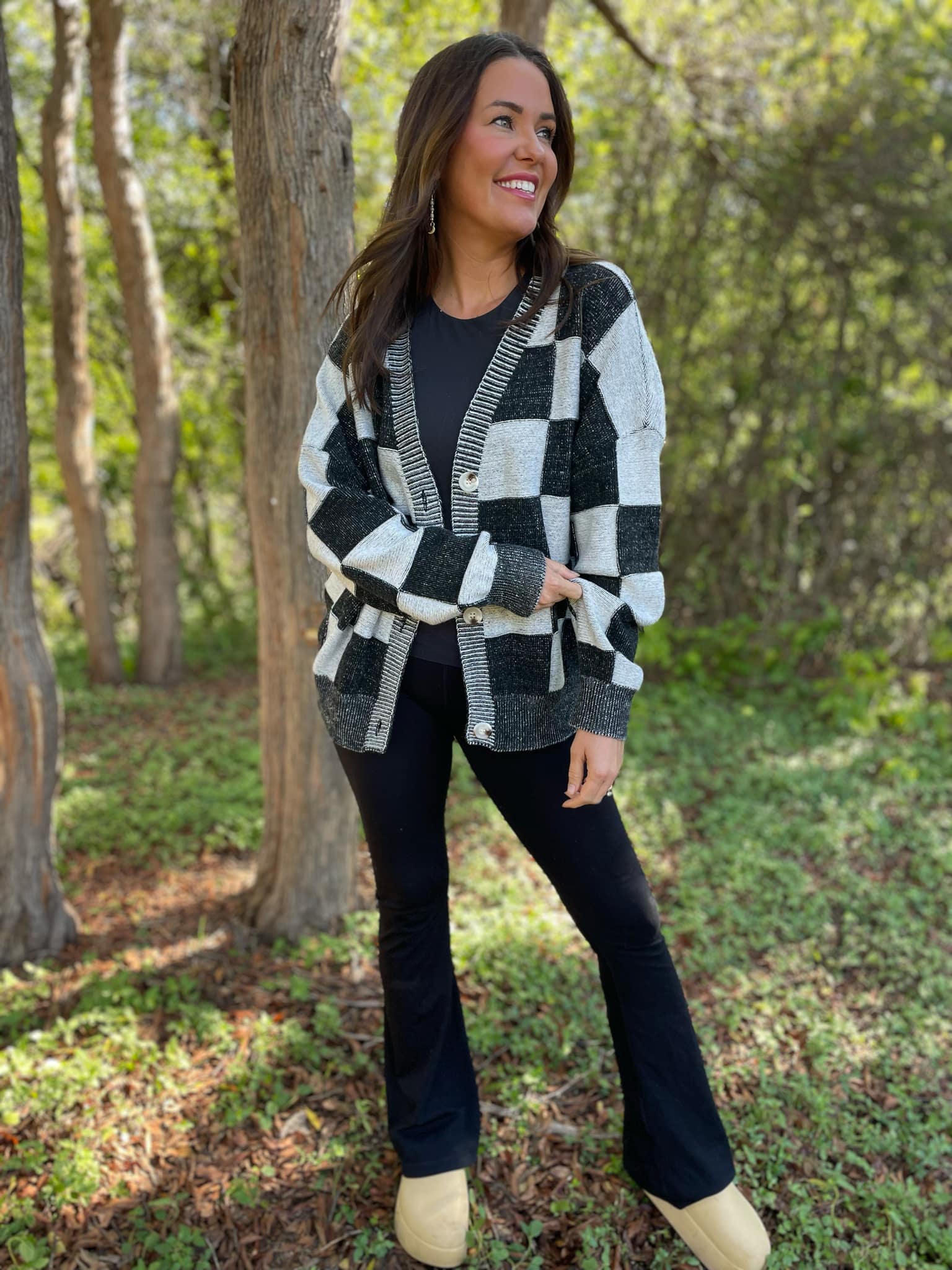 PREORDER: Stylish Checkered Cardigan for Women - 3 Color Options | Cozy Fall & Winter Fashion | Perfect for Casual Outfits, Office Wear & Date Nights