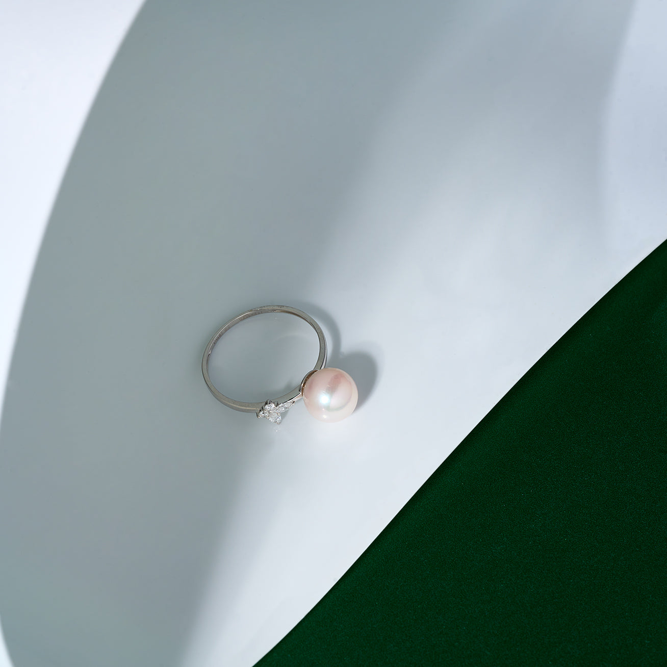 18K Solid Gold Diamond Akoya Hanadama Pearl Ring for Women - KR00115 | Elegant Bridal Jewelry, Anniversary Gift, Wedding Band, Luxury Pearl Engagement Ring