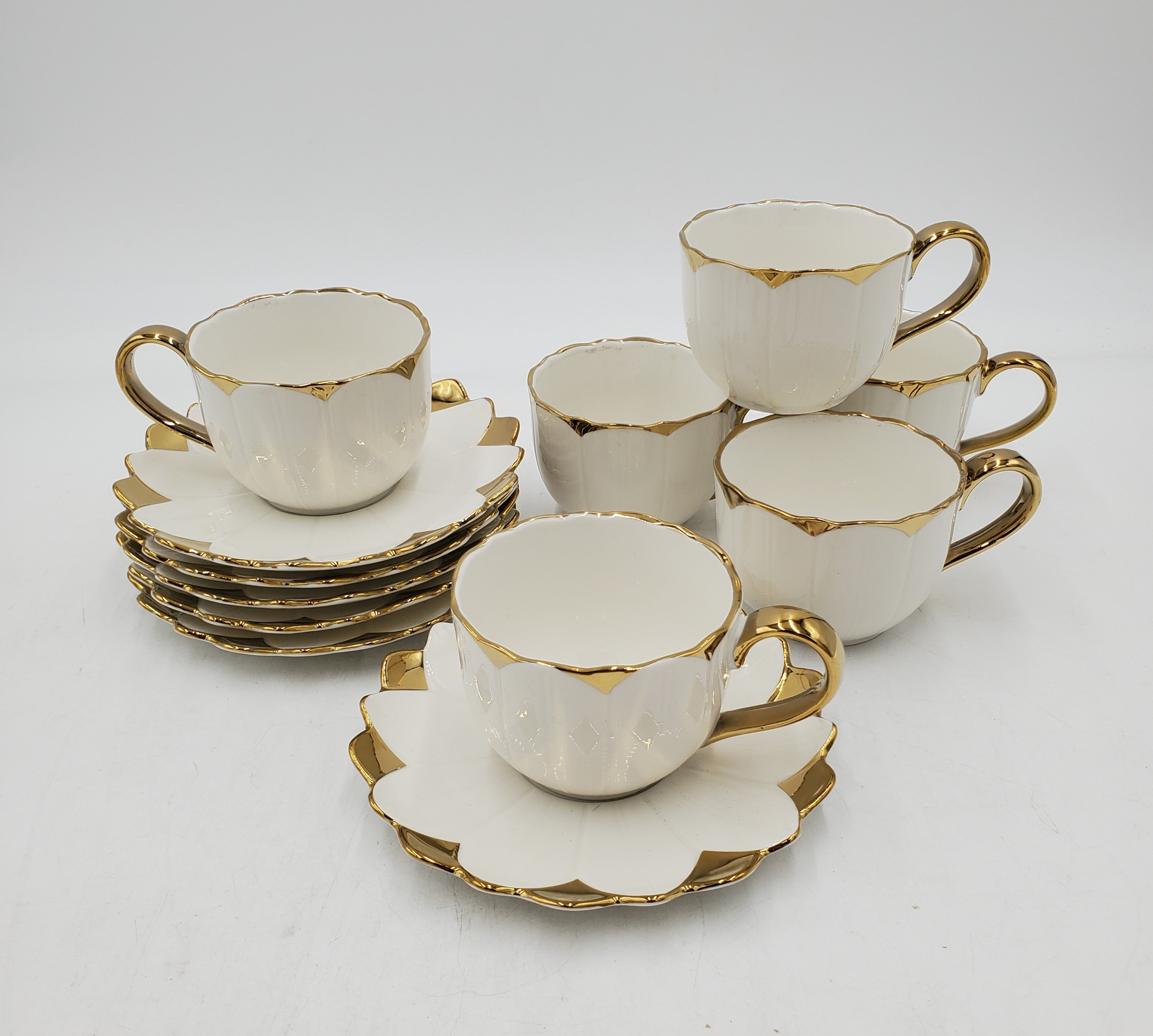 Elegant 6-Piece Tea Set with Gold Trim - Perfect for Afternoon Tea, Bridal Showers, and Home Decor
