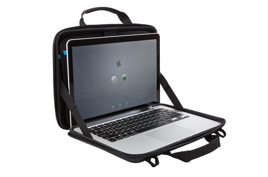 Thule Gauntlet 3.0 13-15 Inch Laptop Sleeve for MacBook Pro/Air - Waterproof Protective Case in Black - Perfect for Travel, Work & School